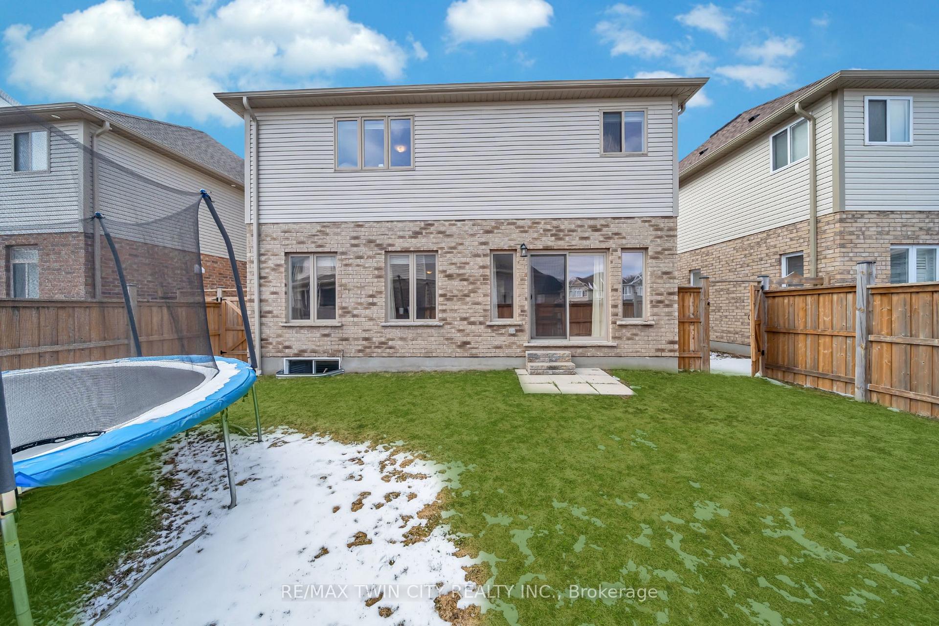 Photo 36 of 697 Sundew Drive, Waterloo — HOMEH