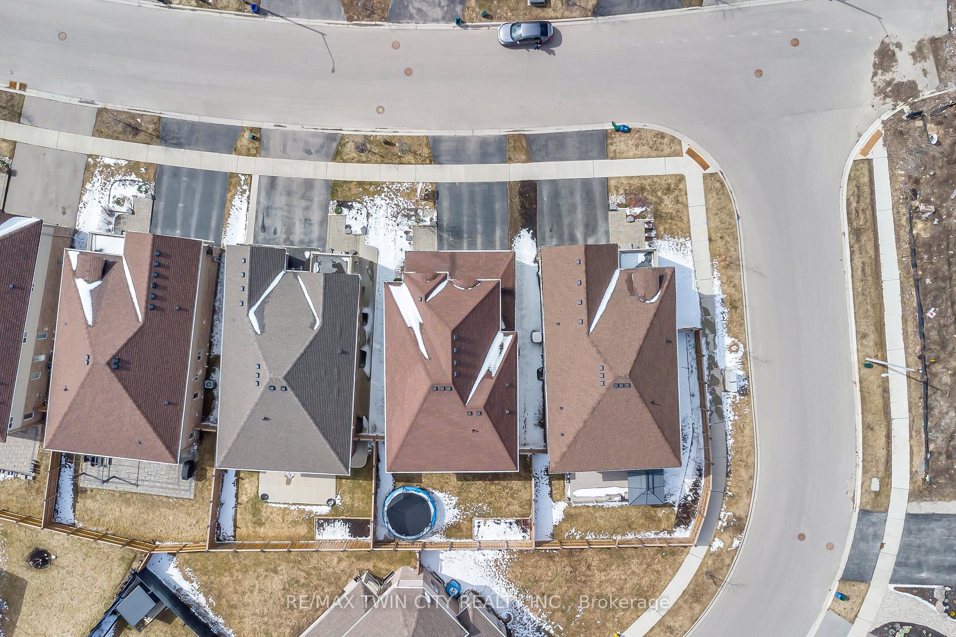 Photo 37 of 697 Sundew Drive, Waterloo — HOMEH