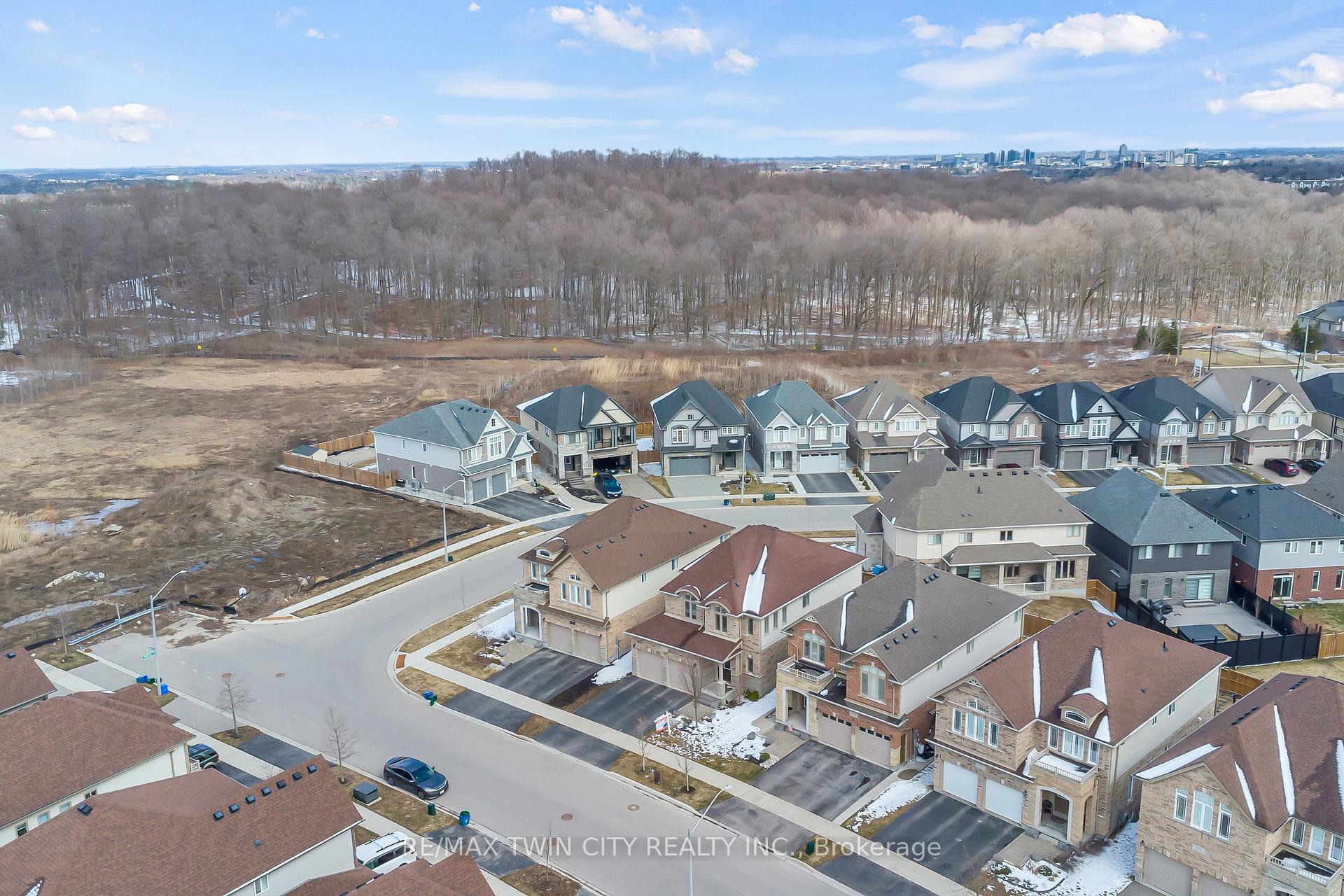 Photo 38 of 697 Sundew Drive, Waterloo — HOMEH