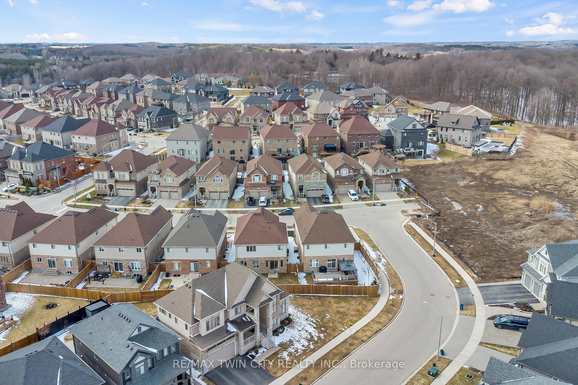 Photo 39 of 697 Sundew Drive, Waterloo — HOMEH