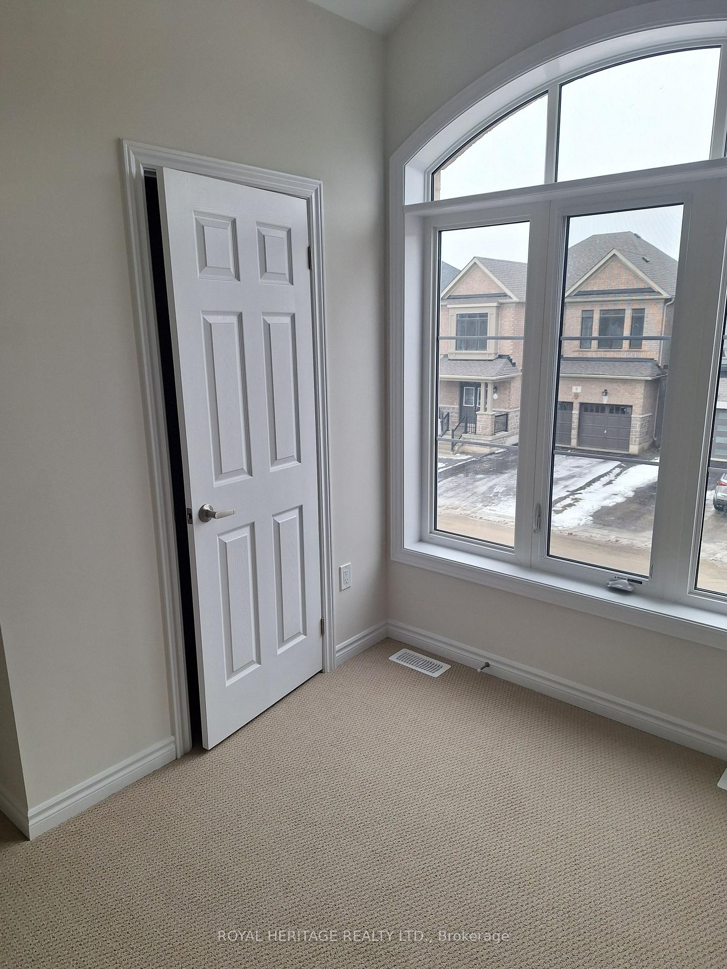 Photo 2 of 9 Waterfront Crescent, Whitby, Port Whitby — HOMEH
