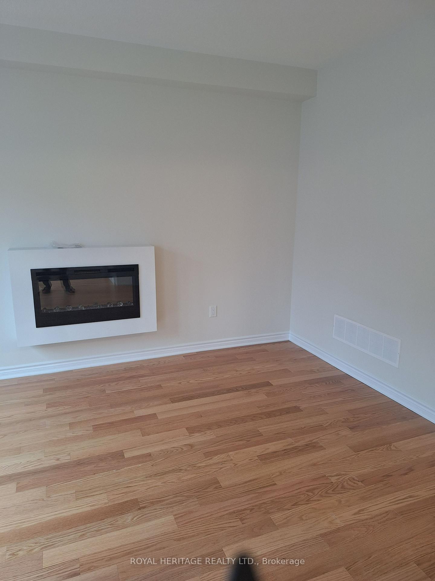Photo 12 of 9 Waterfront Crescent, Whitby, Port Whitby — HOMEH