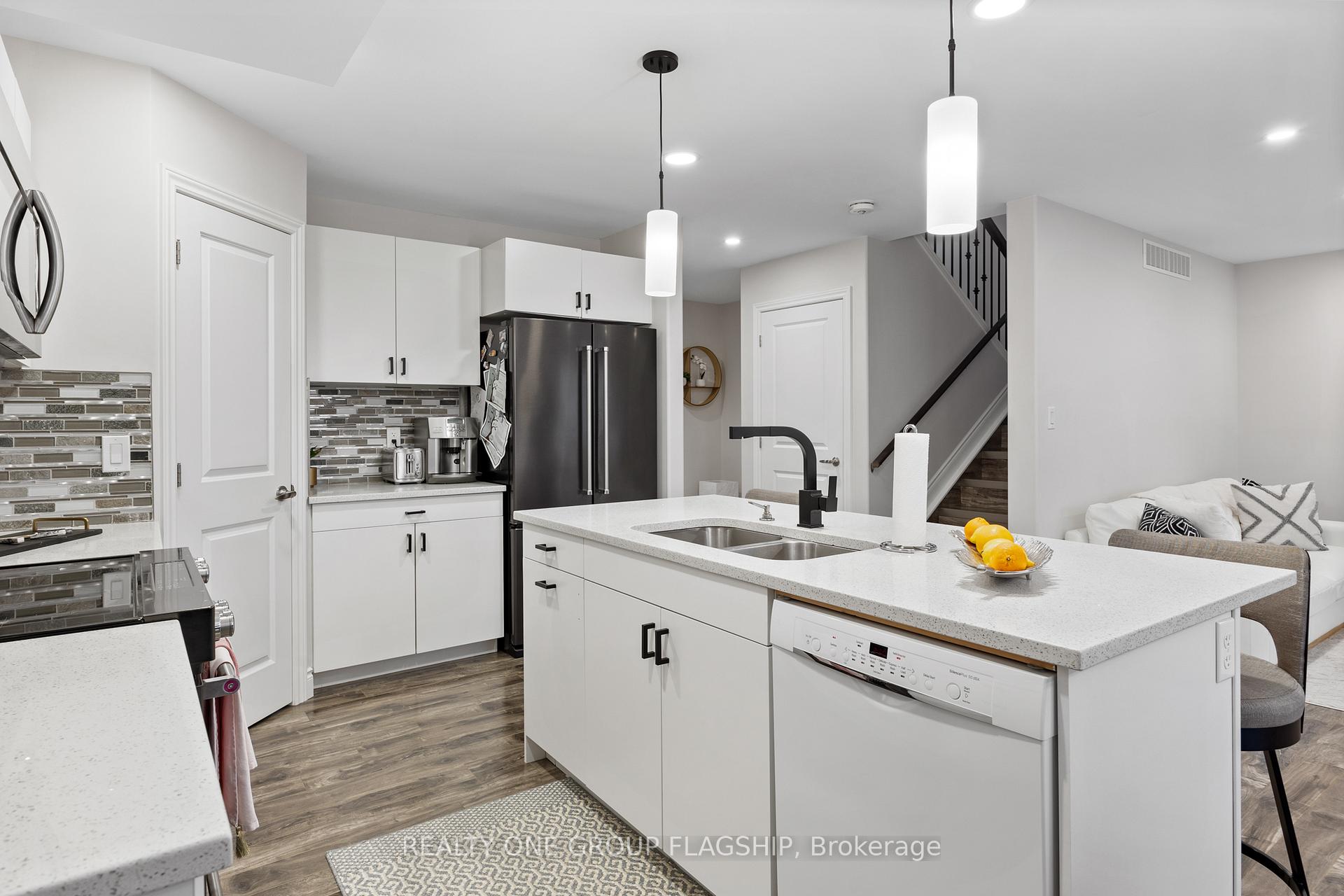 Photo 9 of 1176 Kamloops Street, Windsor — HOMEH