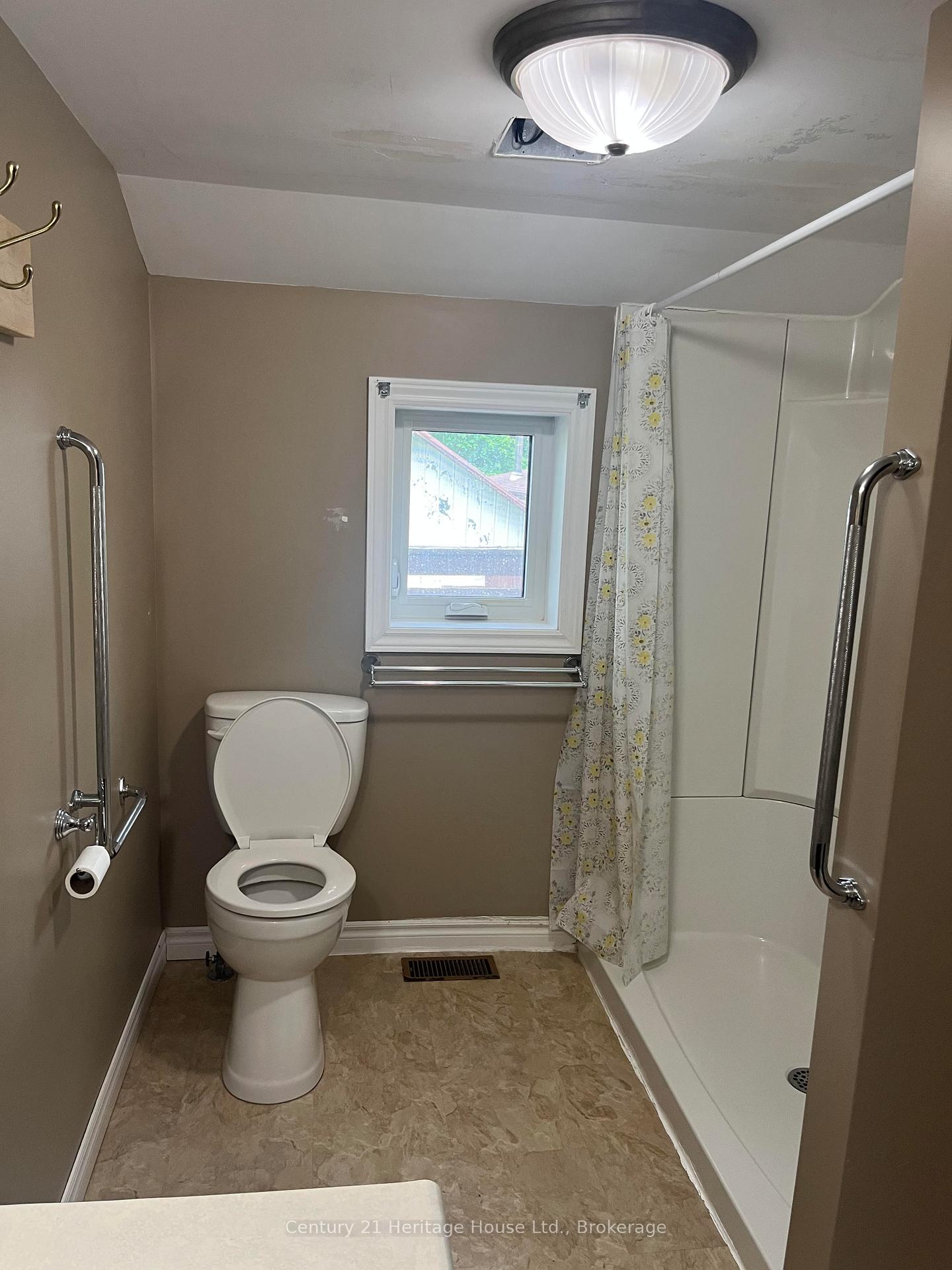 Photo 8 of 322 Augusta Street, West Grey — HOMEH