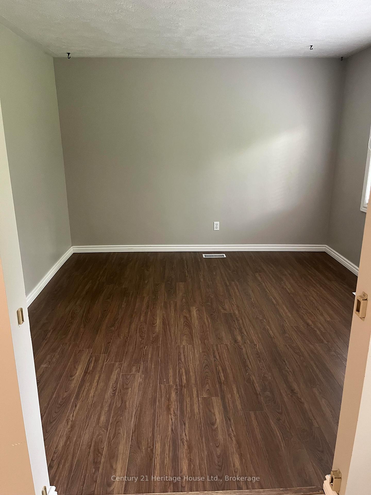 Photo 9 of 322 Augusta Street, West Grey — HOMEH