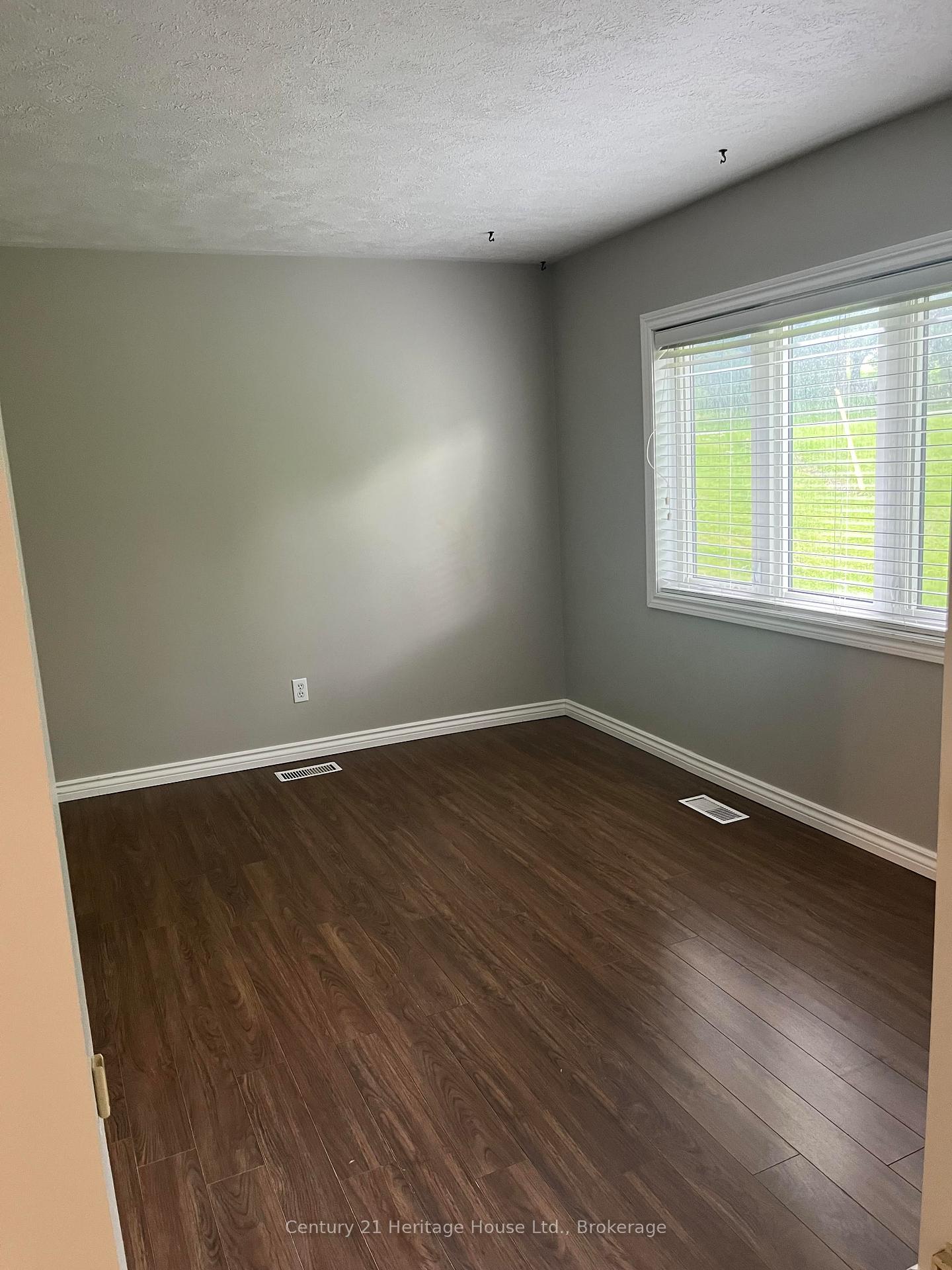 Photo 10 of 322 Augusta Street, West Grey — HOMEH