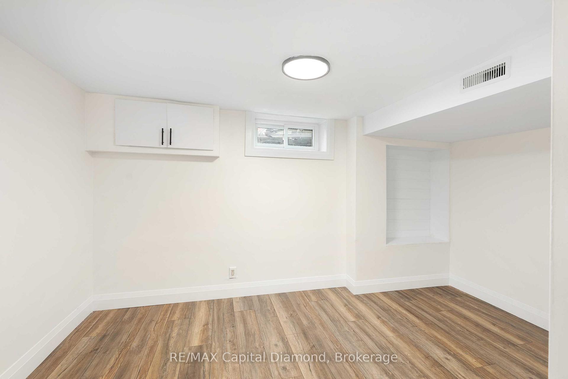 Photo 3 of 3521 Dominion Boulevard, Windsor — HOMEH