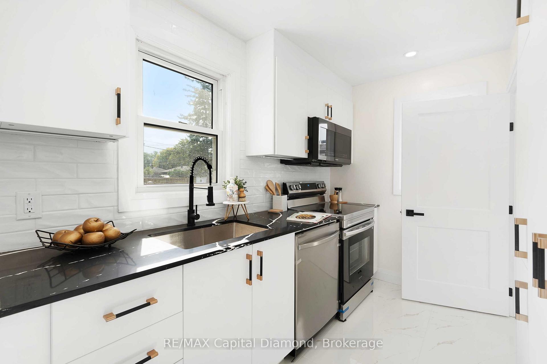 Photo 7 of 3521 Dominion Boulevard, Windsor — HOMEH