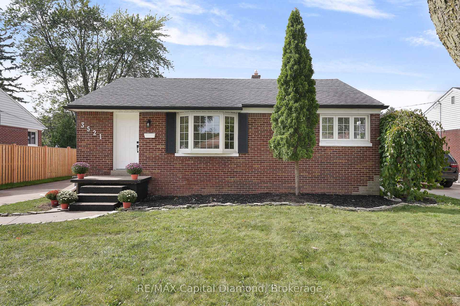 Photo 9 of 3521 Dominion Boulevard, Windsor — HOMEH