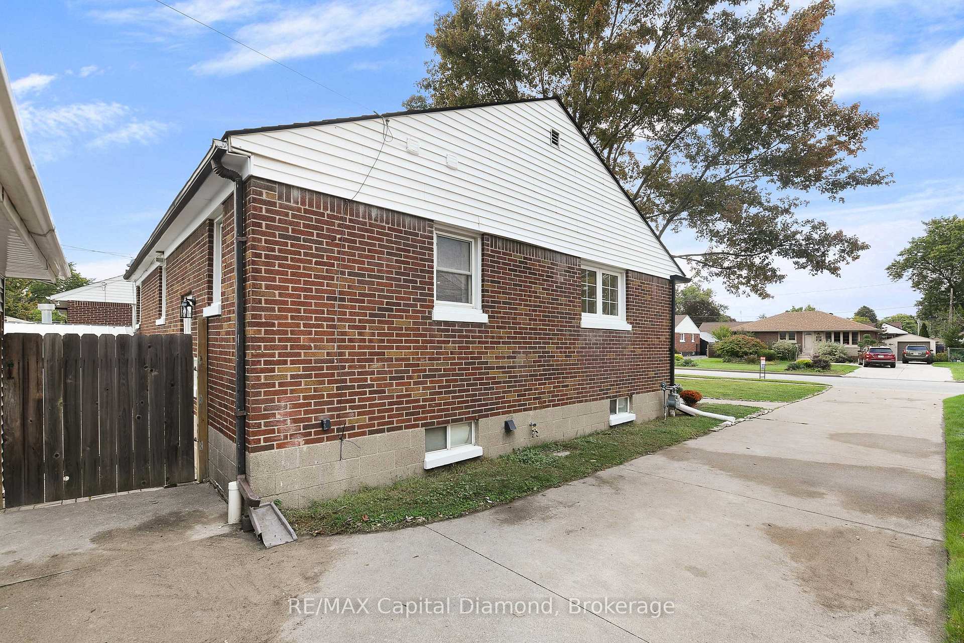 Photo 15 of 3521 Dominion Boulevard, Windsor — HOMEH