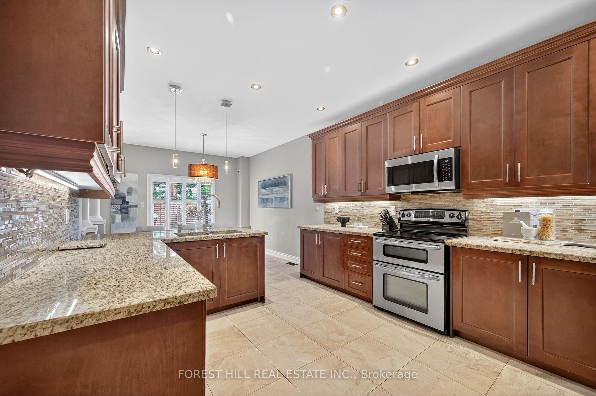 Photo 10 of 271 Autumn Hill Boulevard, Vaughan, Patterson — HOMEH