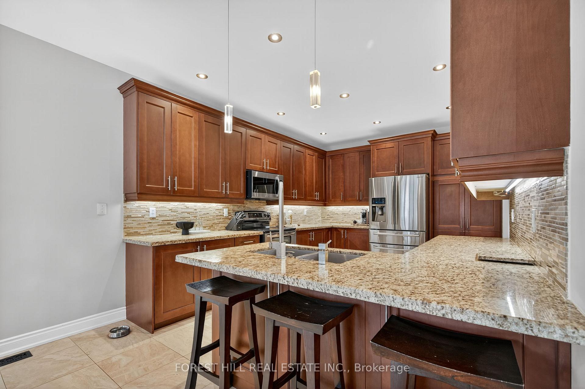 Photo 13 of 271 Autumn Hill Boulevard, Vaughan, Patterson — HOMEH