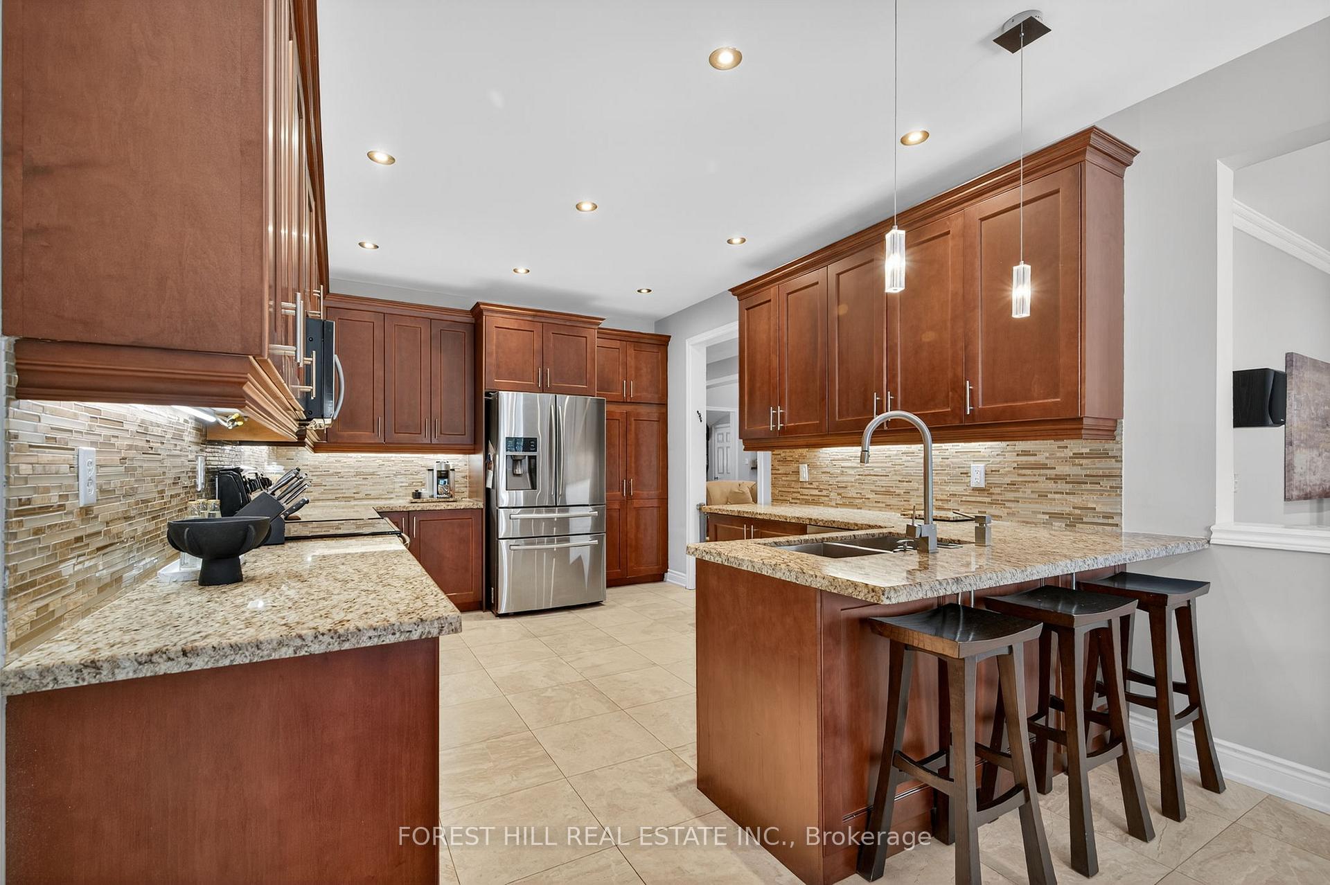 Photo 14 of 271 Autumn Hill Boulevard, Vaughan, Patterson — HOMEH