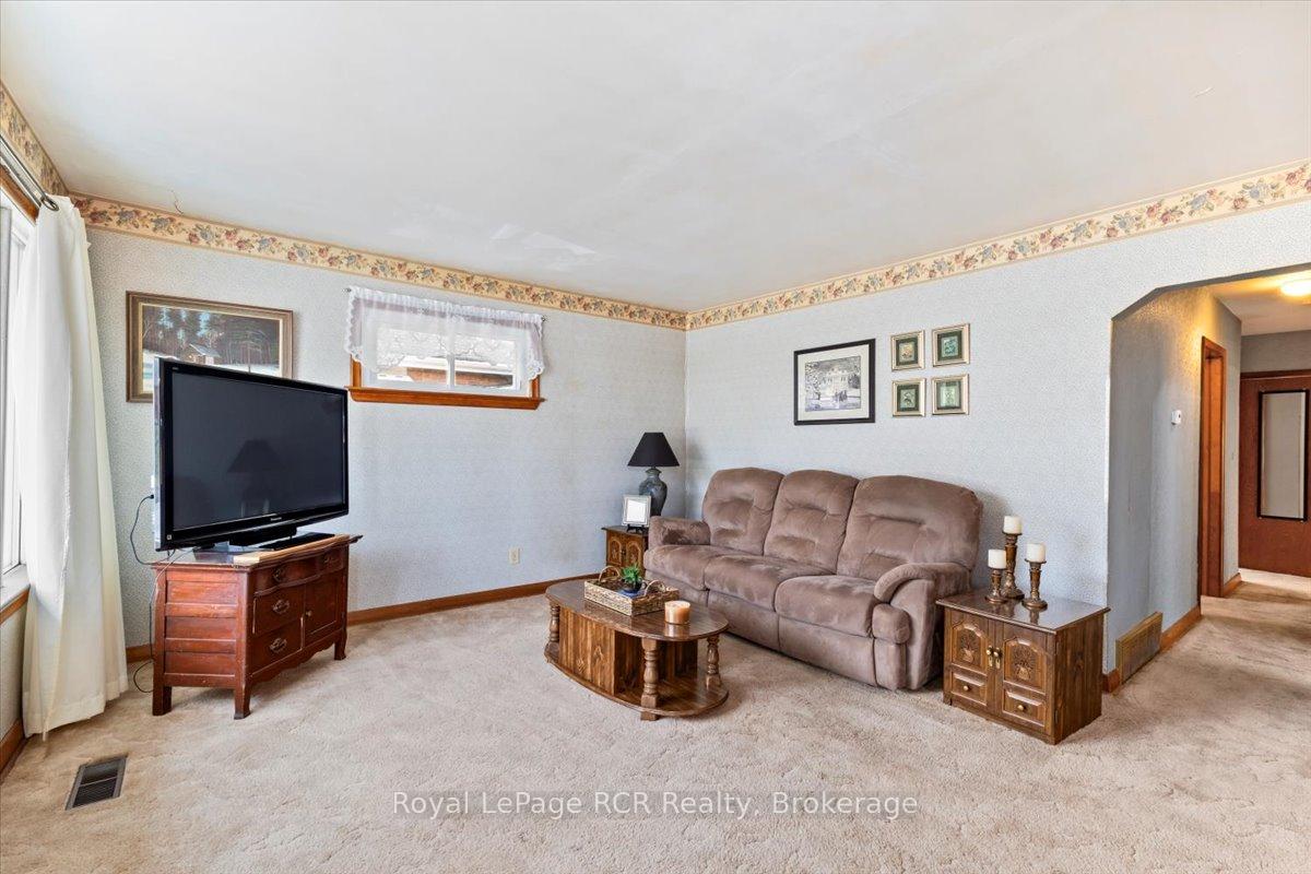 Photo 5 of 185 Saddler Street E, West Grey — HOMEH