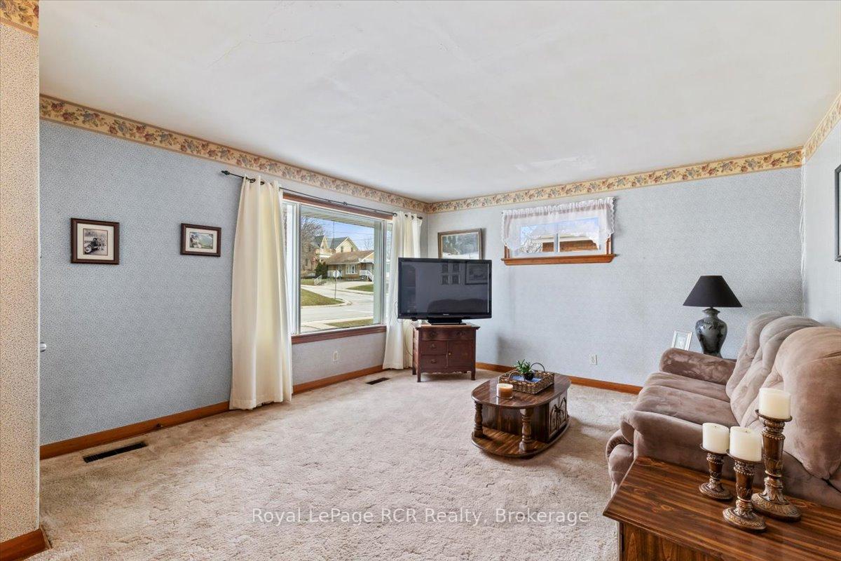 Photo 6 of 185 Saddler Street E, West Grey — HOMEH