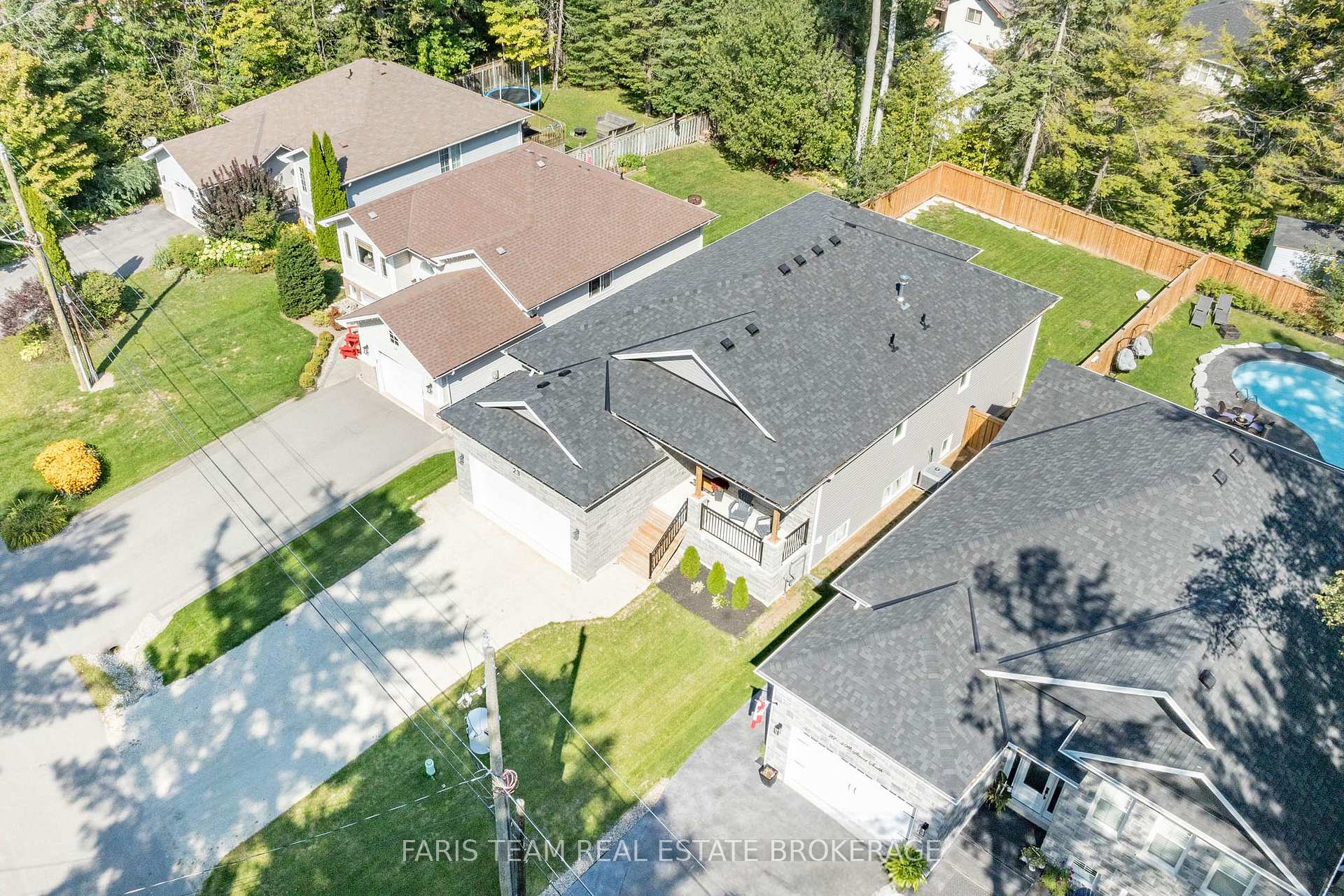 Photo 2 of 23 49th Street S, Wasaga Beach — HOMEH