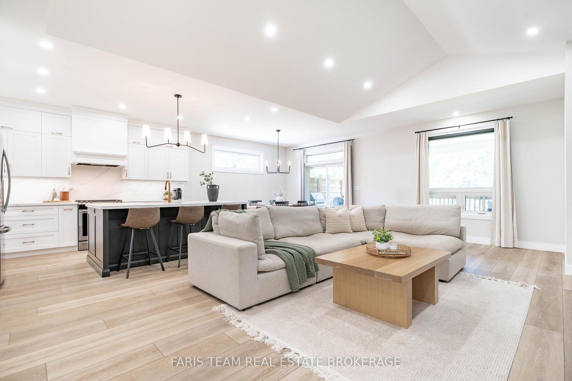 Photo 6 of 23 49th Street S, Wasaga Beach — HOMEH