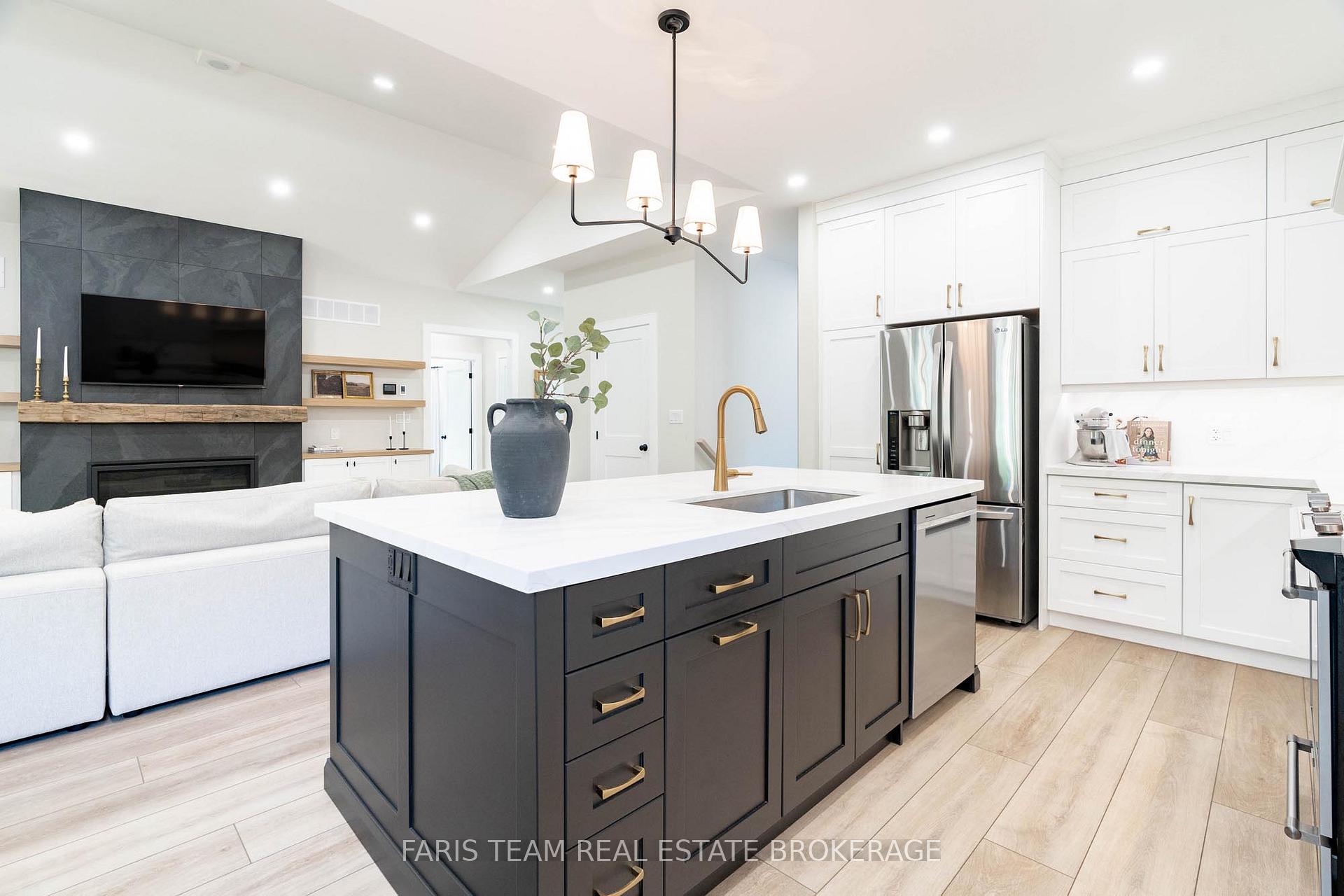 Photo 11 of 23 49th Street S, Wasaga Beach — HOMEH