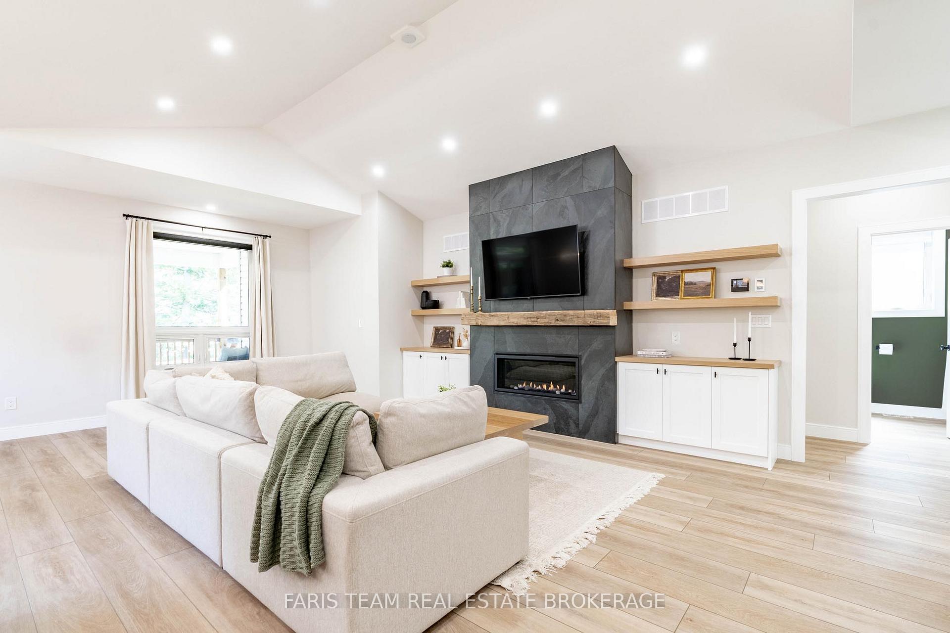 Photo 15 of 23 49th Street S, Wasaga Beach — HOMEH