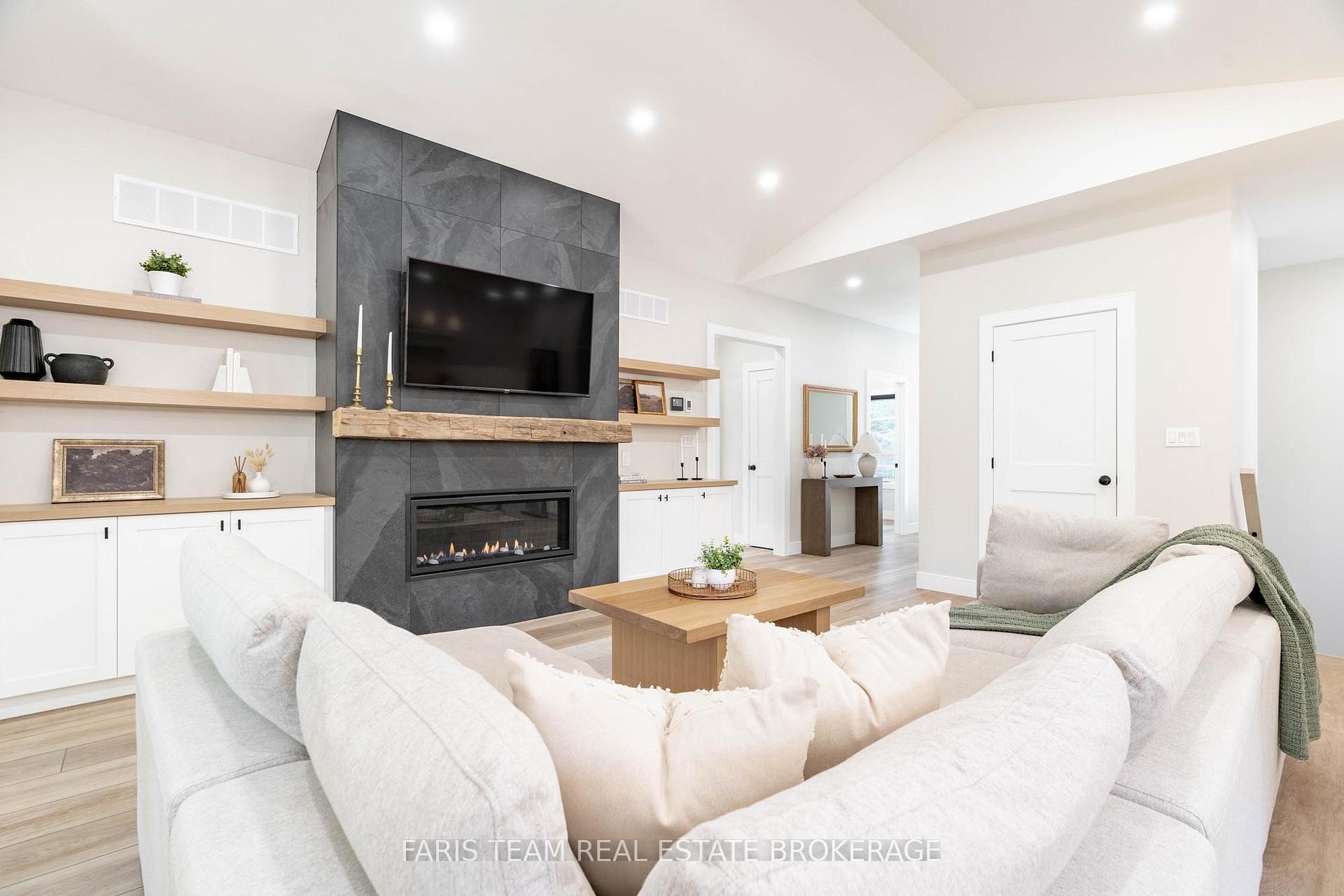 Photo 17 of 23 49th Street S, Wasaga Beach — HOMEH