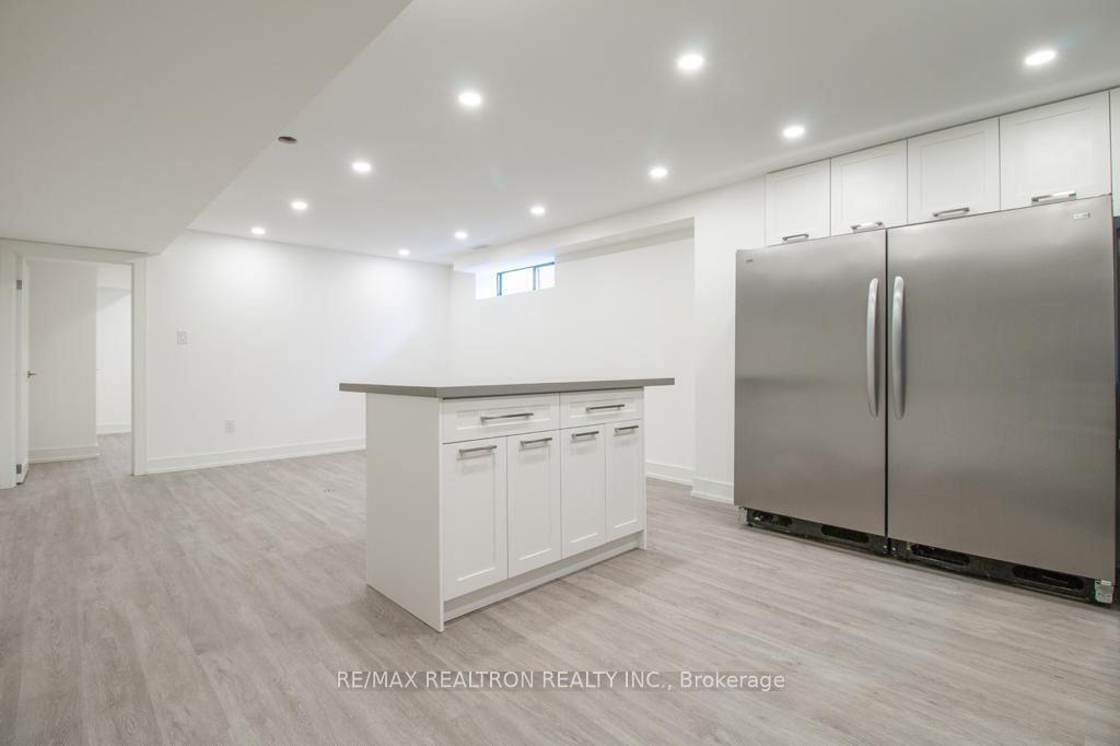 Photo 2 of 36 Goodman Crescent, Vaughan, Maple — HOMEH