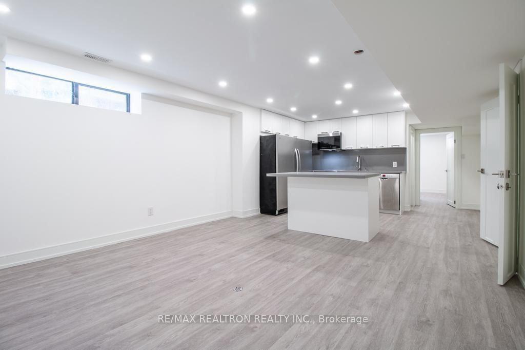 Photo 4 of 36 Goodman Crescent, Vaughan, Maple — HOMEH