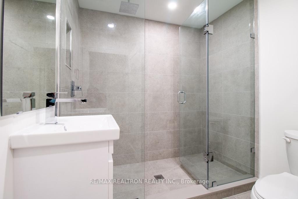 Photo 6 of 36 Goodman Crescent, Vaughan, Maple — HOMEH