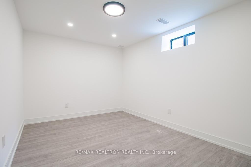 Photo 9 of 36 Goodman Crescent, Vaughan, Maple — HOMEH