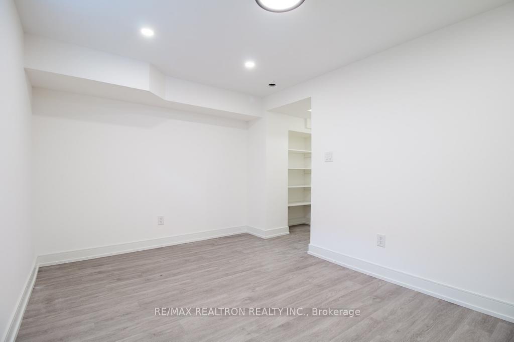 Photo 10 of 36 Goodman Crescent, Vaughan, Maple — HOMEH
