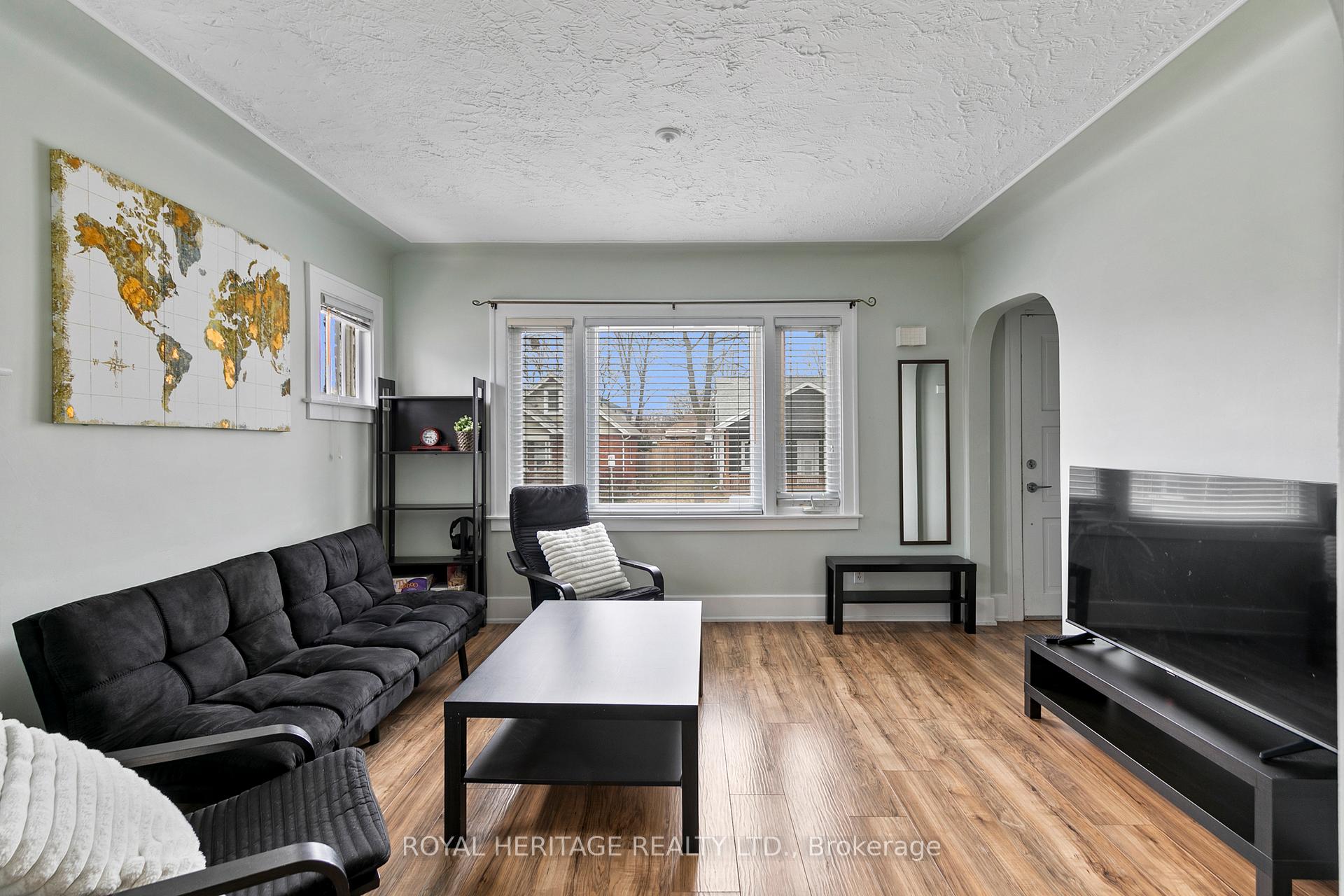 Photo 3 of 680 Josephine Avenue, Windsor — HOMEH