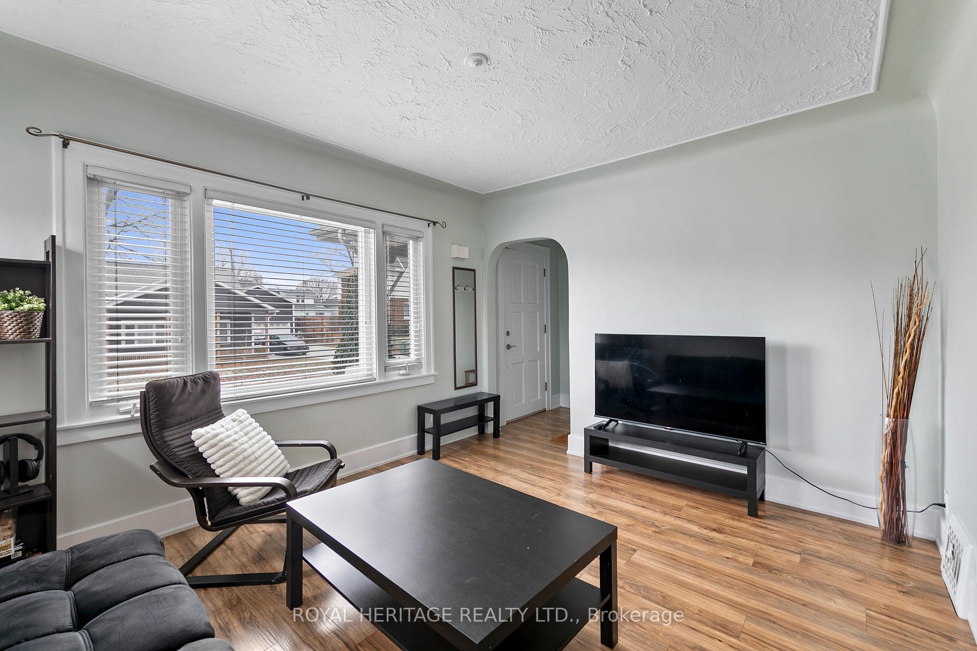 Photo 4 of 680 Josephine Avenue, Windsor — HOMEH