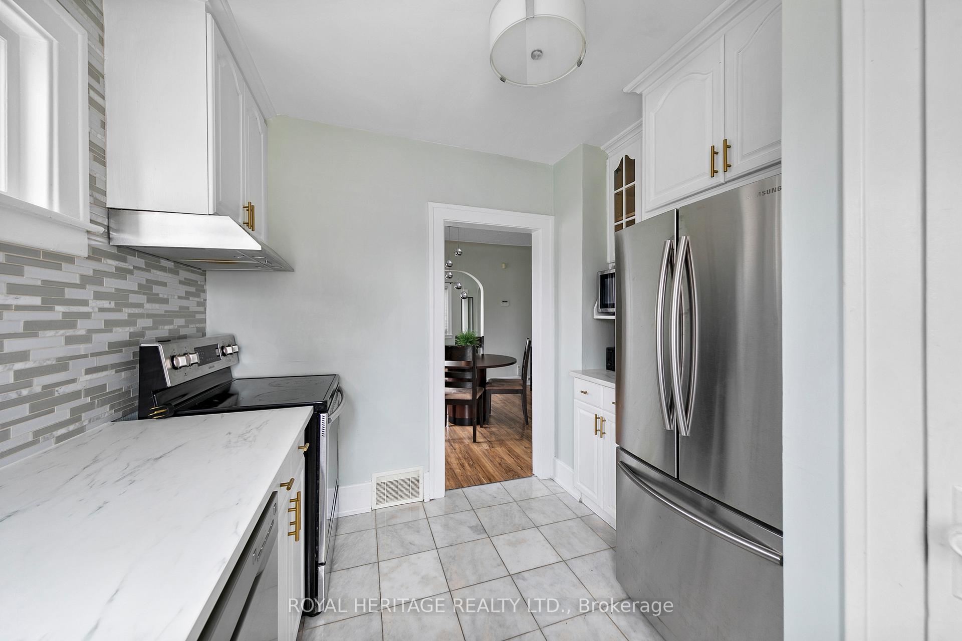 Photo 10 of 680 Josephine Avenue, Windsor — HOMEH