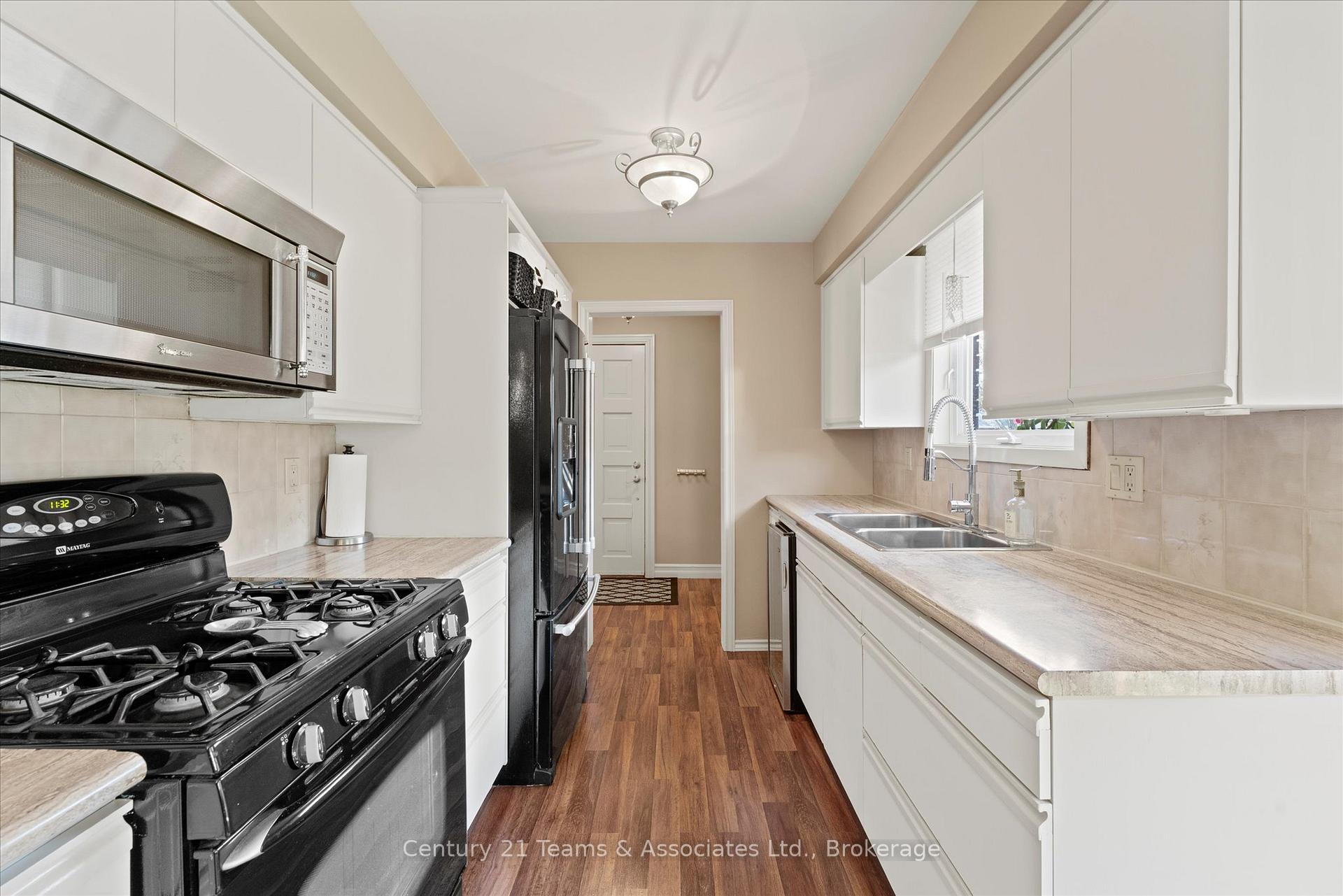 Photo 6 of 9590 Kerby Road, Windsor — HOMEH