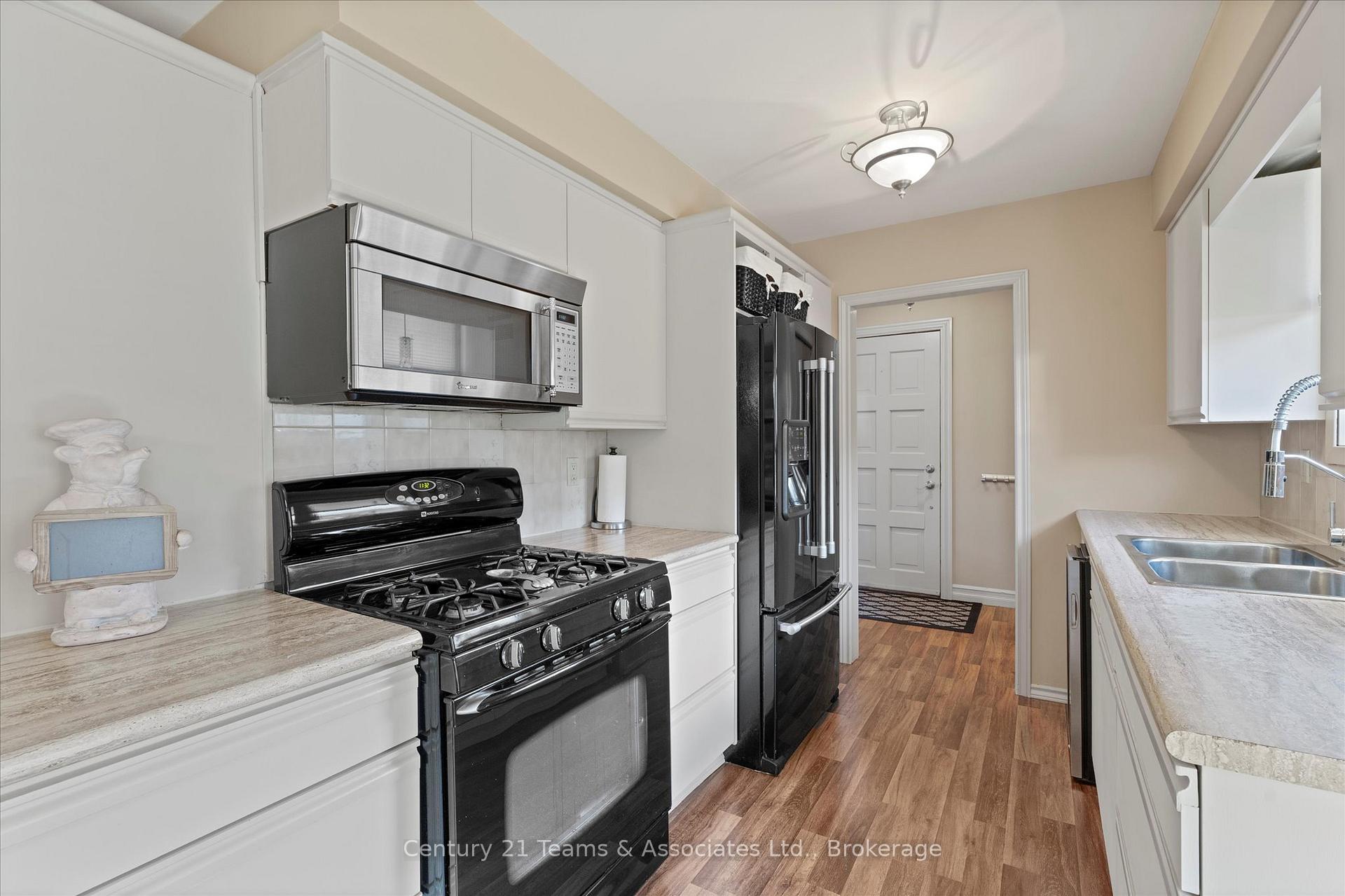 Photo 7 of 9590 Kerby Road, Windsor — HOMEH
