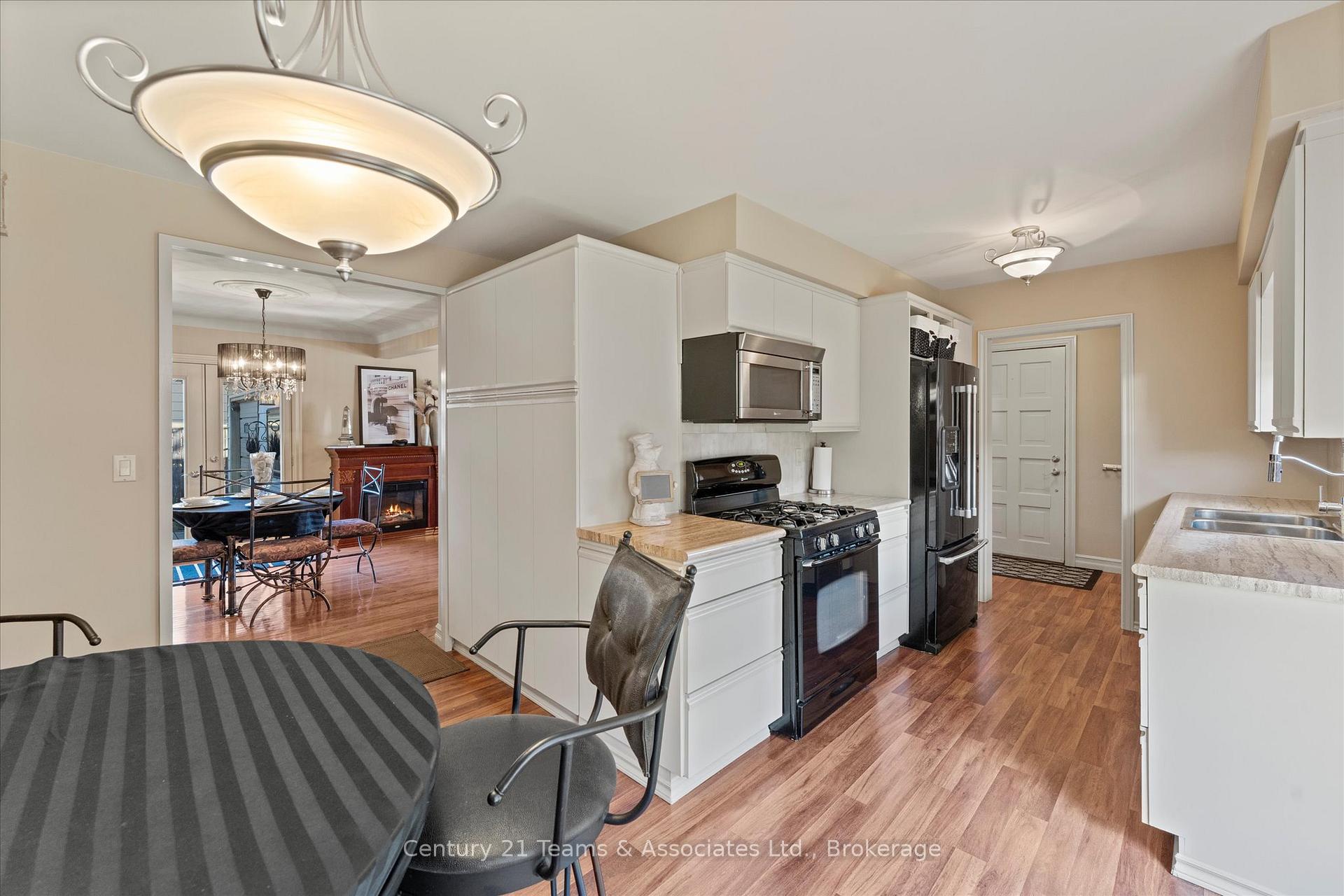 Photo 9 of 9590 Kerby Road, Windsor — HOMEH