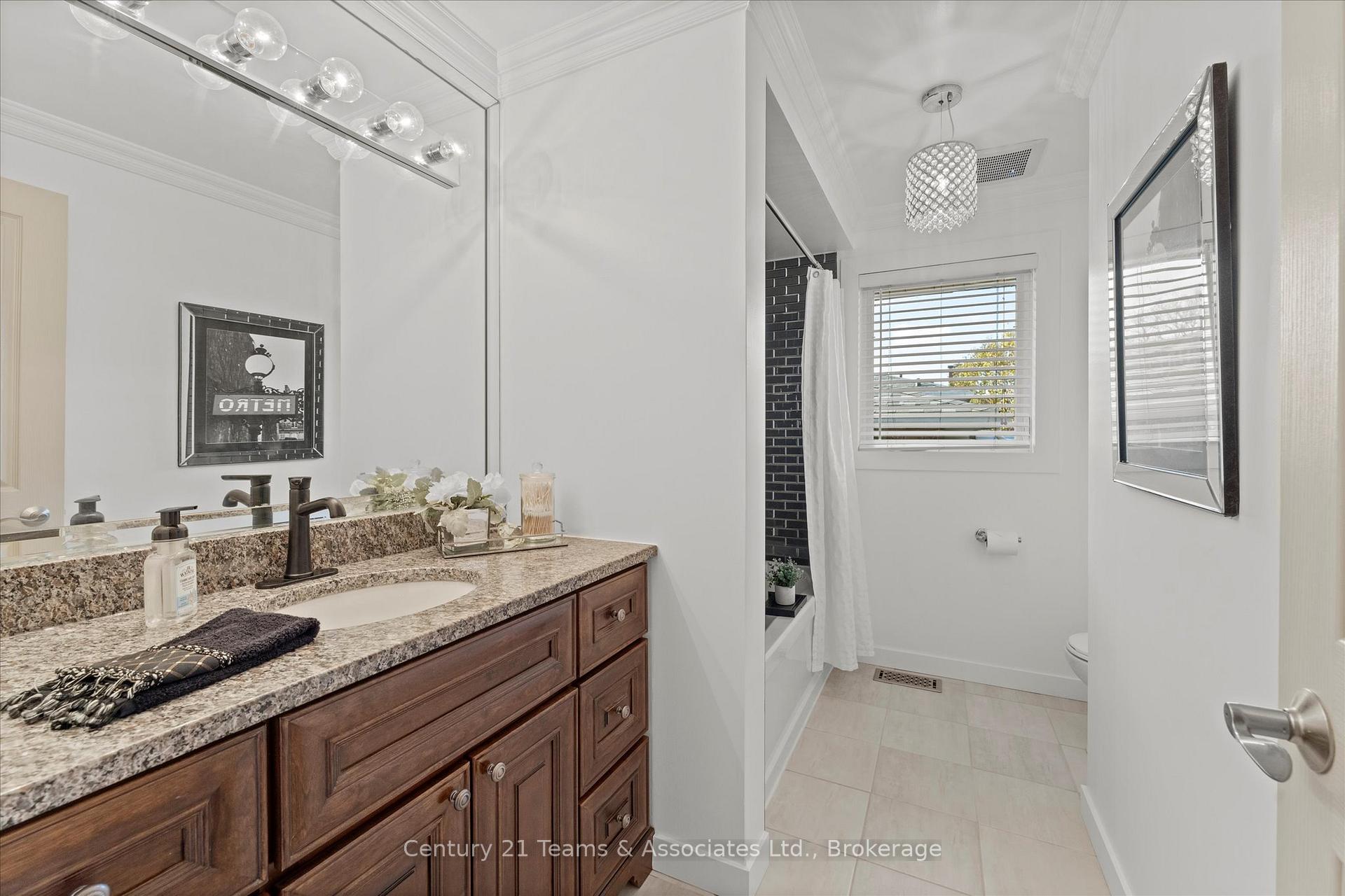 Photo 20 of 9590 Kerby Road, Windsor — HOMEH