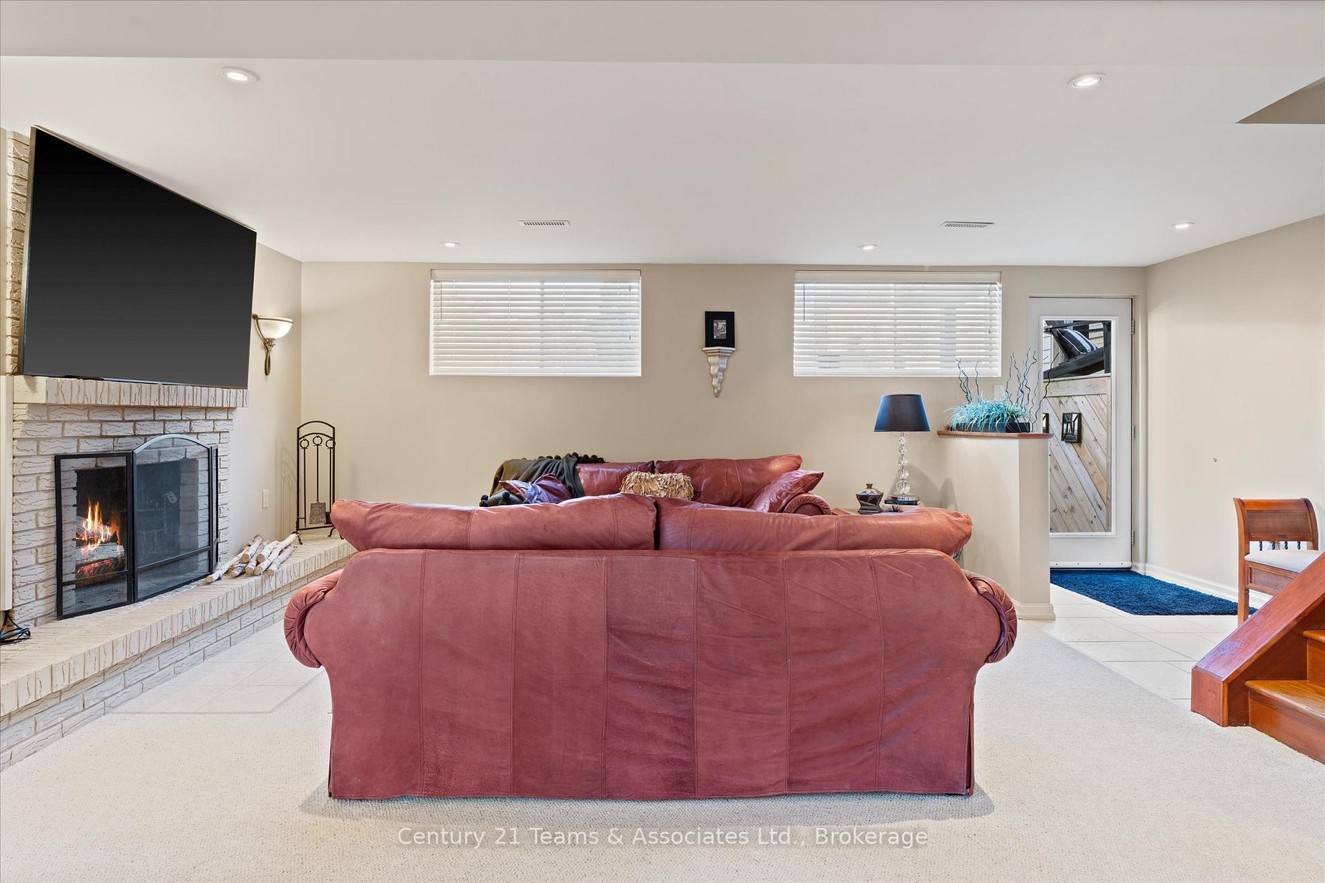 Photo 21 of 9590 Kerby Road, Windsor — HOMEH