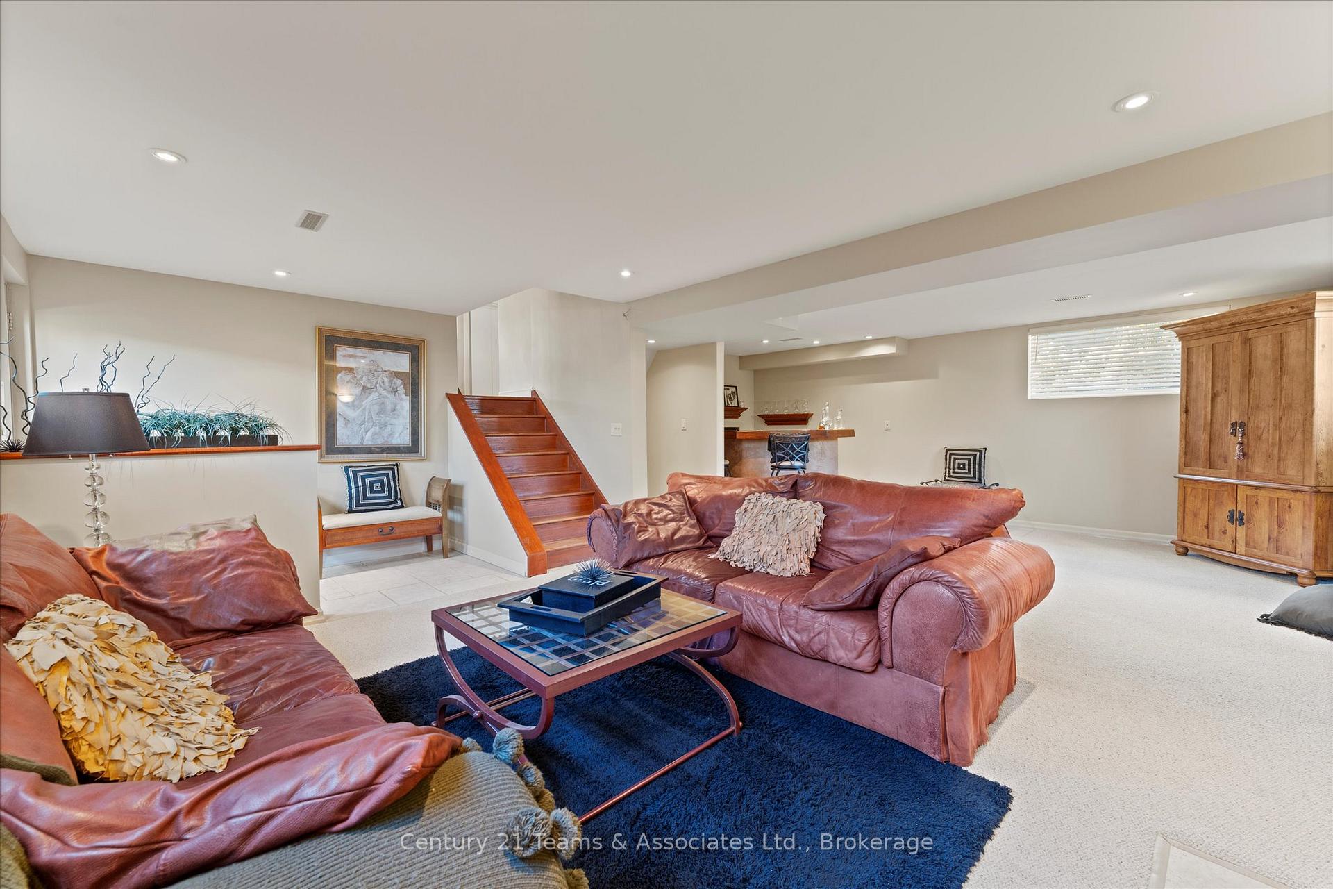 Photo 23 of 9590 Kerby Road, Windsor — HOMEH