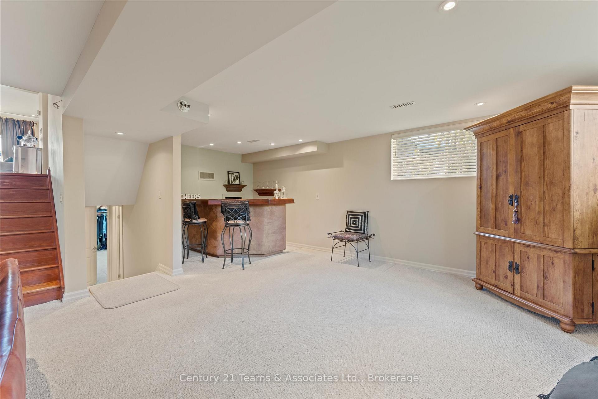 Photo 25 of 9590 Kerby Road, Windsor — HOMEH