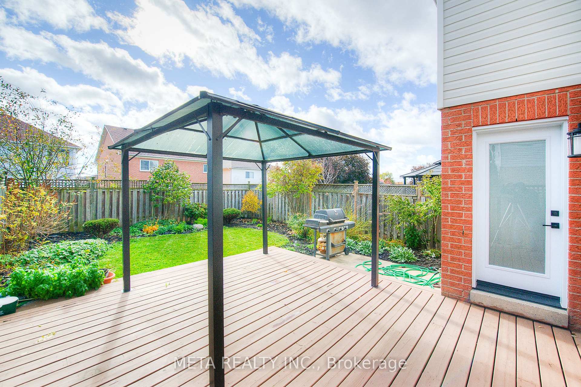 Photo 4 of 17 Brownridge Place, Whitby, Williamsburg — HOMEH