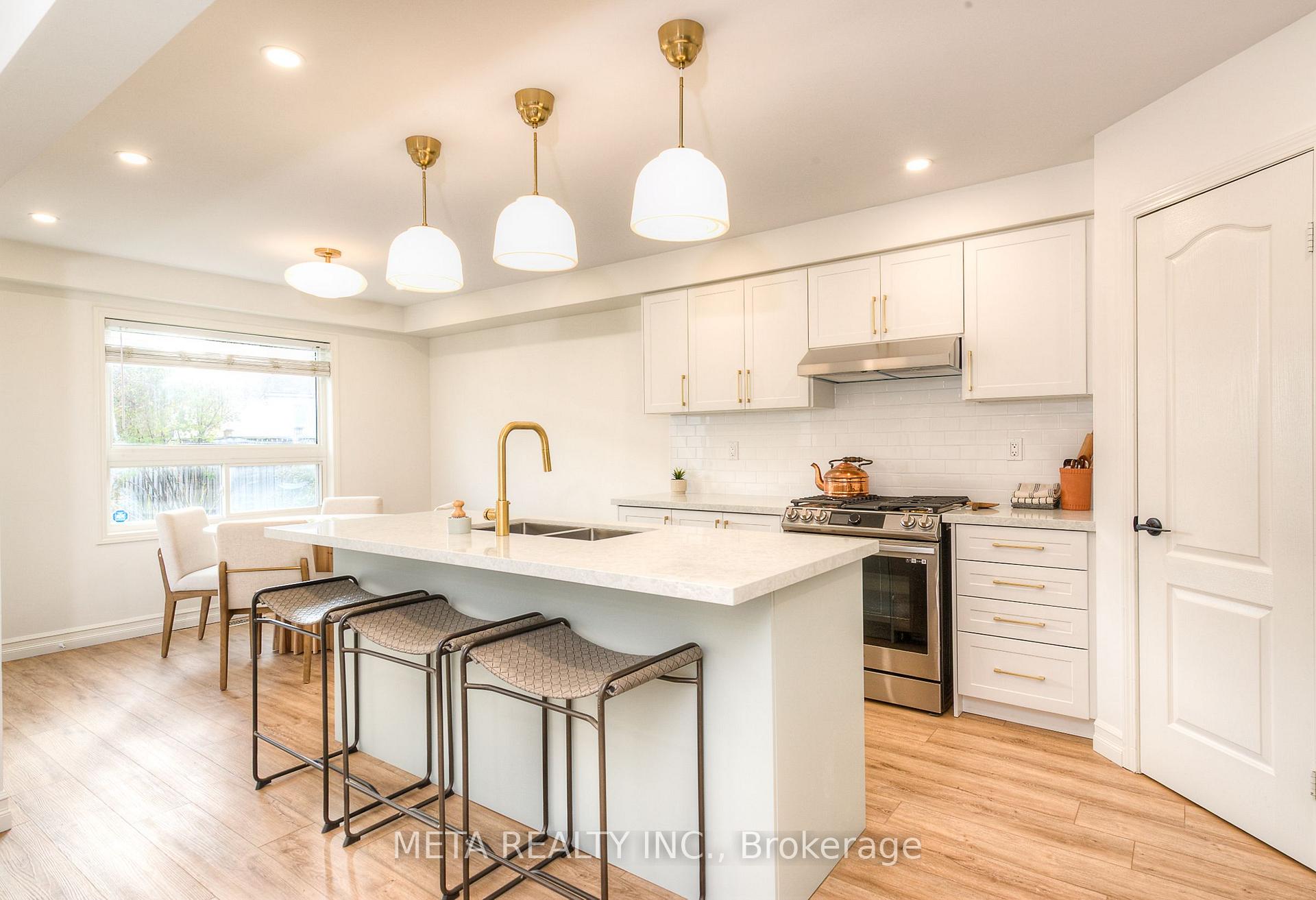 Photo 16 of 17 Brownridge Place, Whitby, Williamsburg — HOMEH