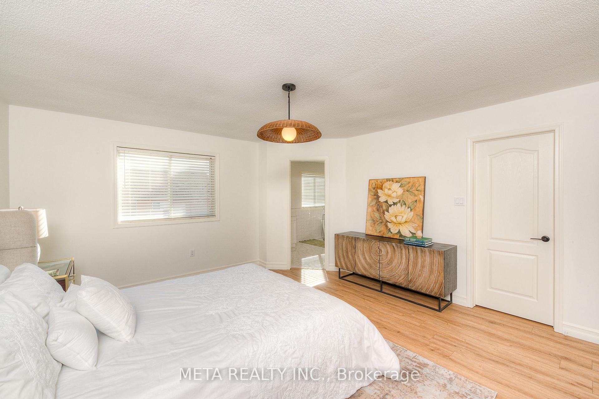Photo 25 of 17 Brownridge Place, Whitby, Williamsburg — HOMEH