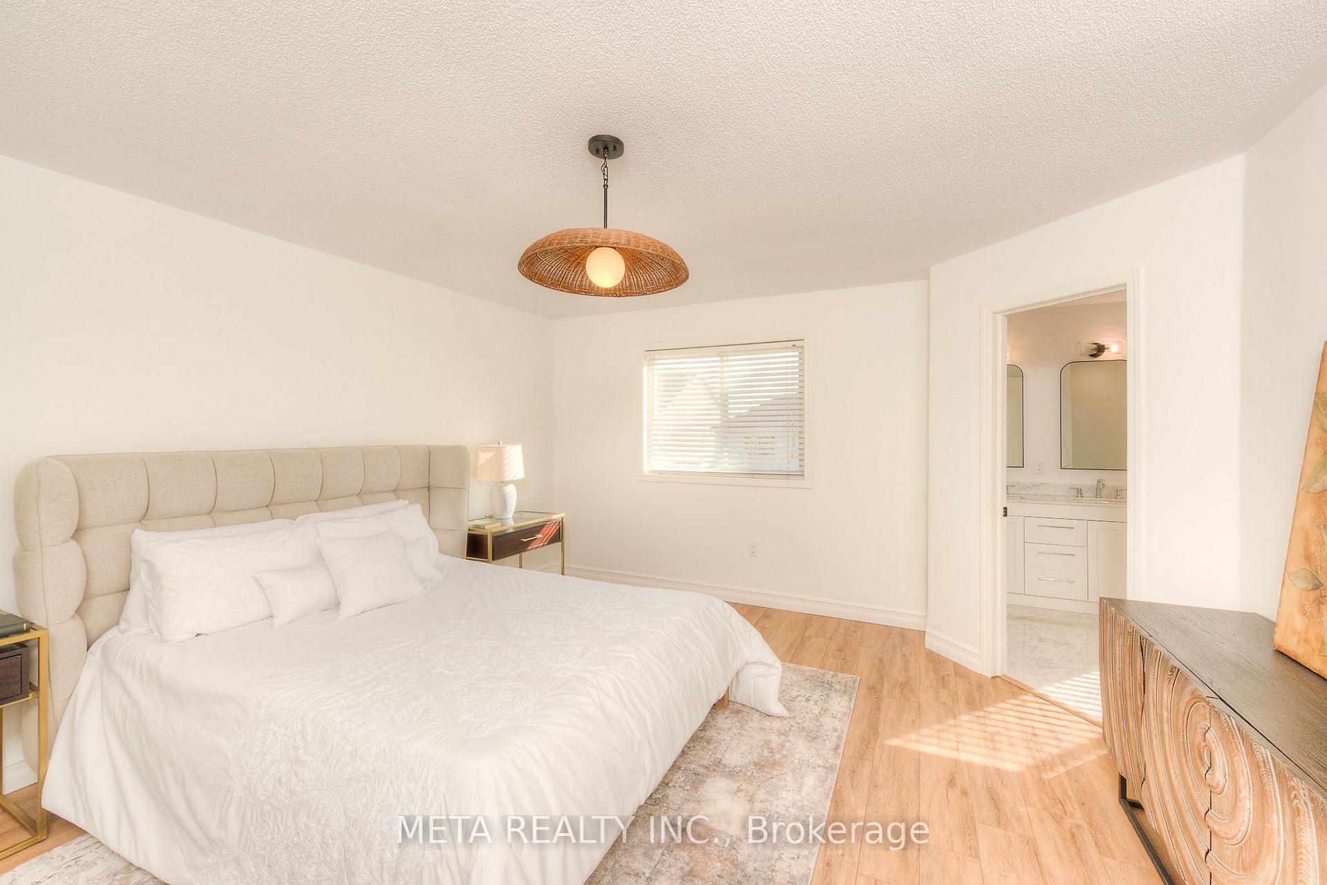 Photo 26 of 17 Brownridge Place, Whitby, Williamsburg — HOMEH