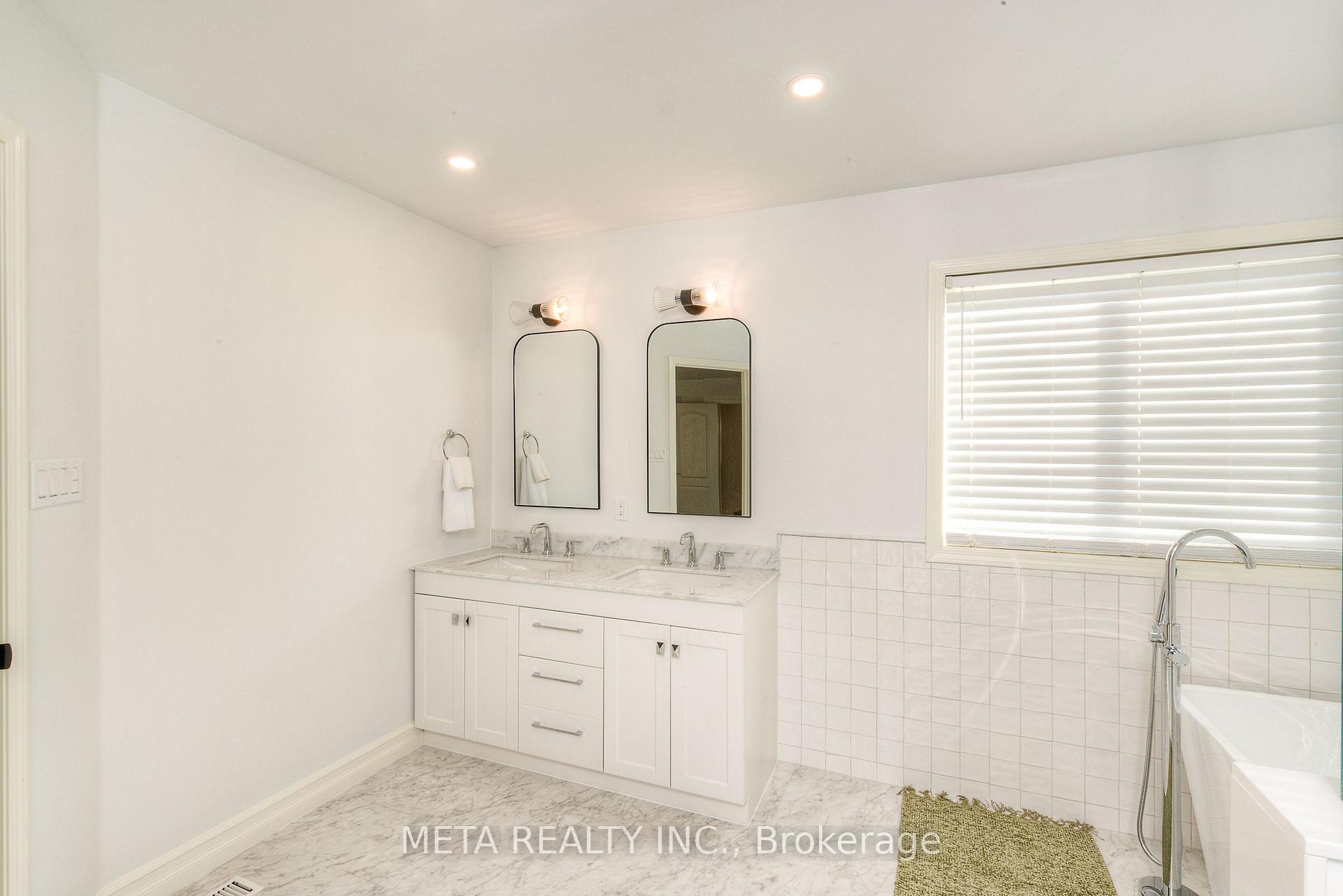 Photo 31 of 17 Brownridge Place, Whitby, Williamsburg — HOMEH