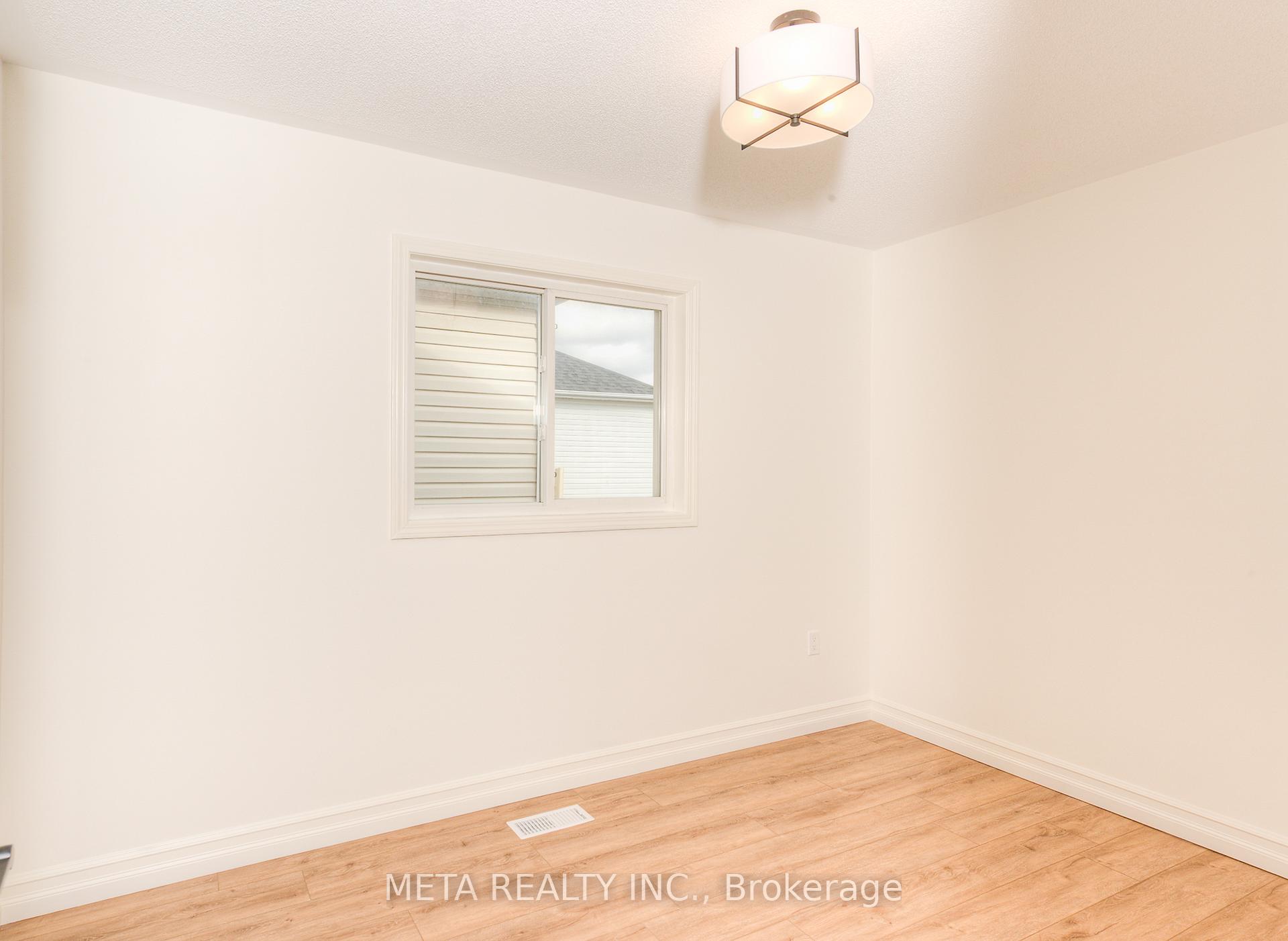 Photo 35 of 17 Brownridge Place, Whitby, Williamsburg — HOMEH