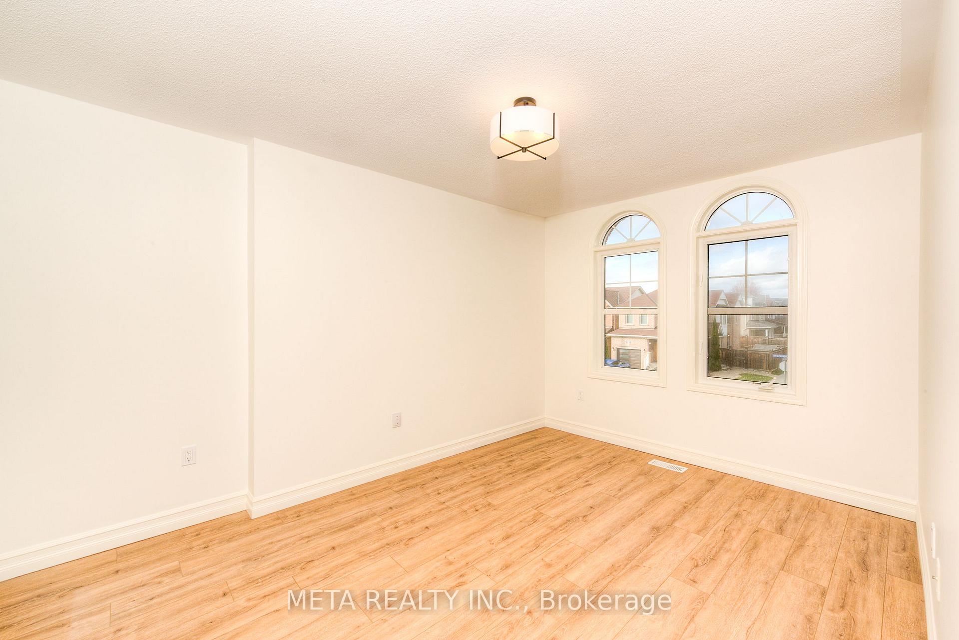 Photo 37 of 17 Brownridge Place, Whitby, Williamsburg — HOMEH