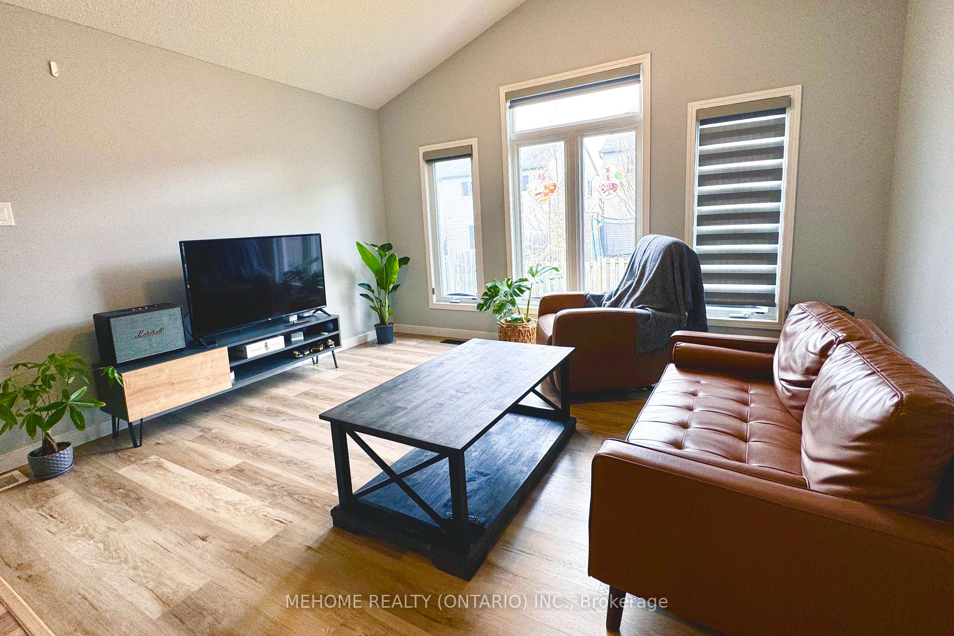Photo 3 of 605 Goldthread Street, Waterloo — HOMEH