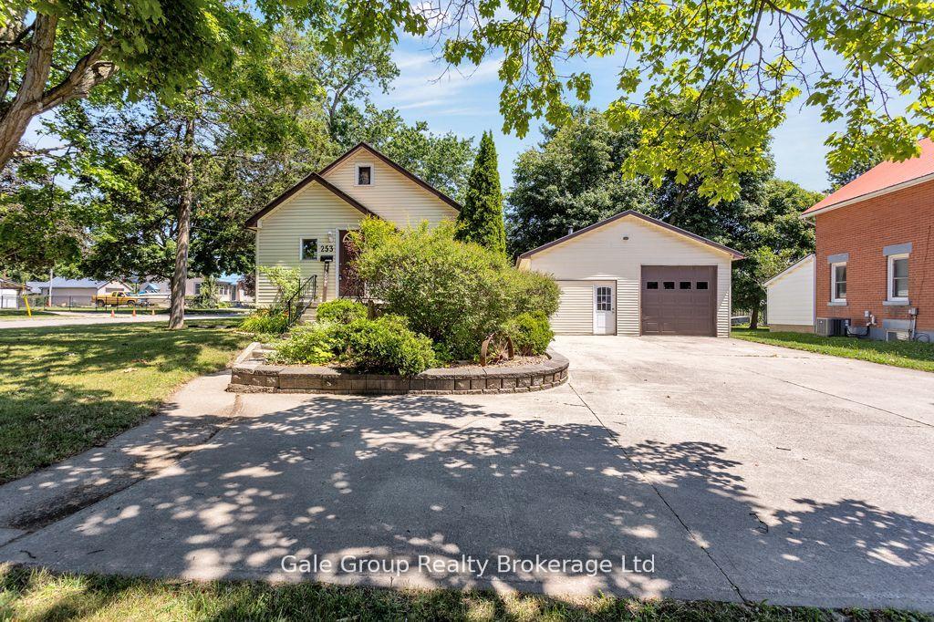 Photo 2 of 253 John Street N, Aylmer — HOMEH