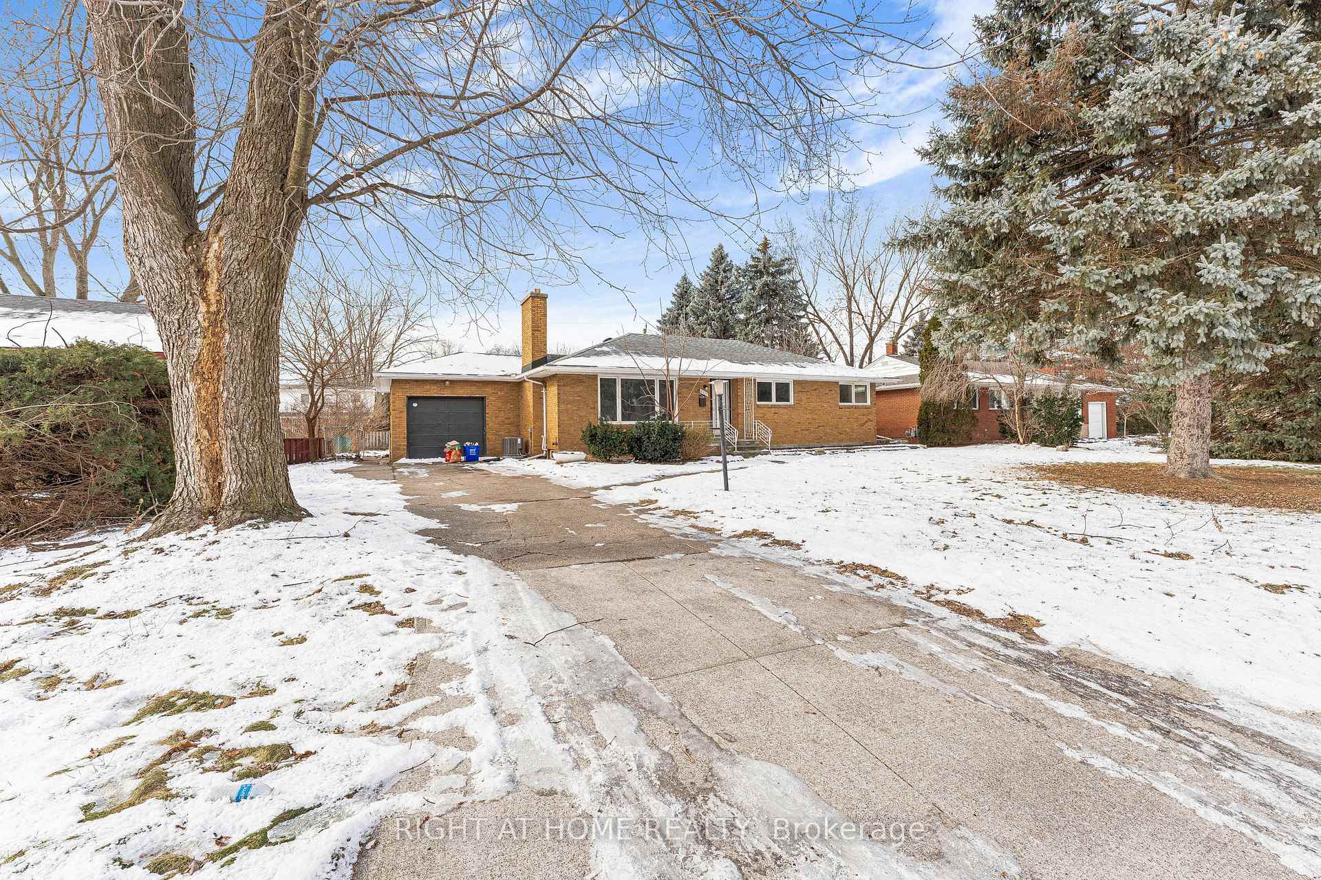 Photo 1 of 2517 Dandurand Avenue, Windsor — HOMEH