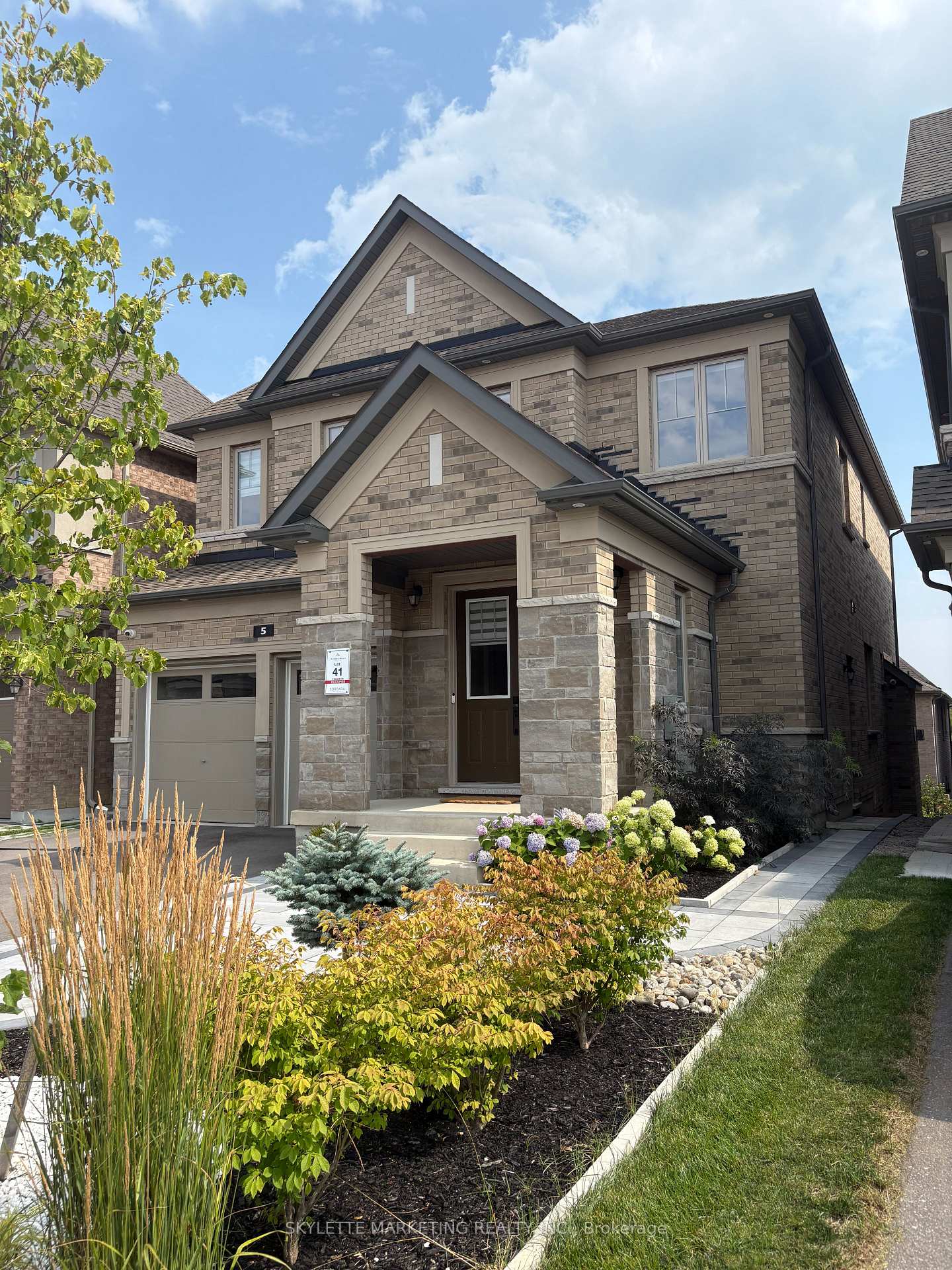 Photo 3 of Unit Lower, 5 Sikura Circle, Aurora, Rural Aurora — HOMEH